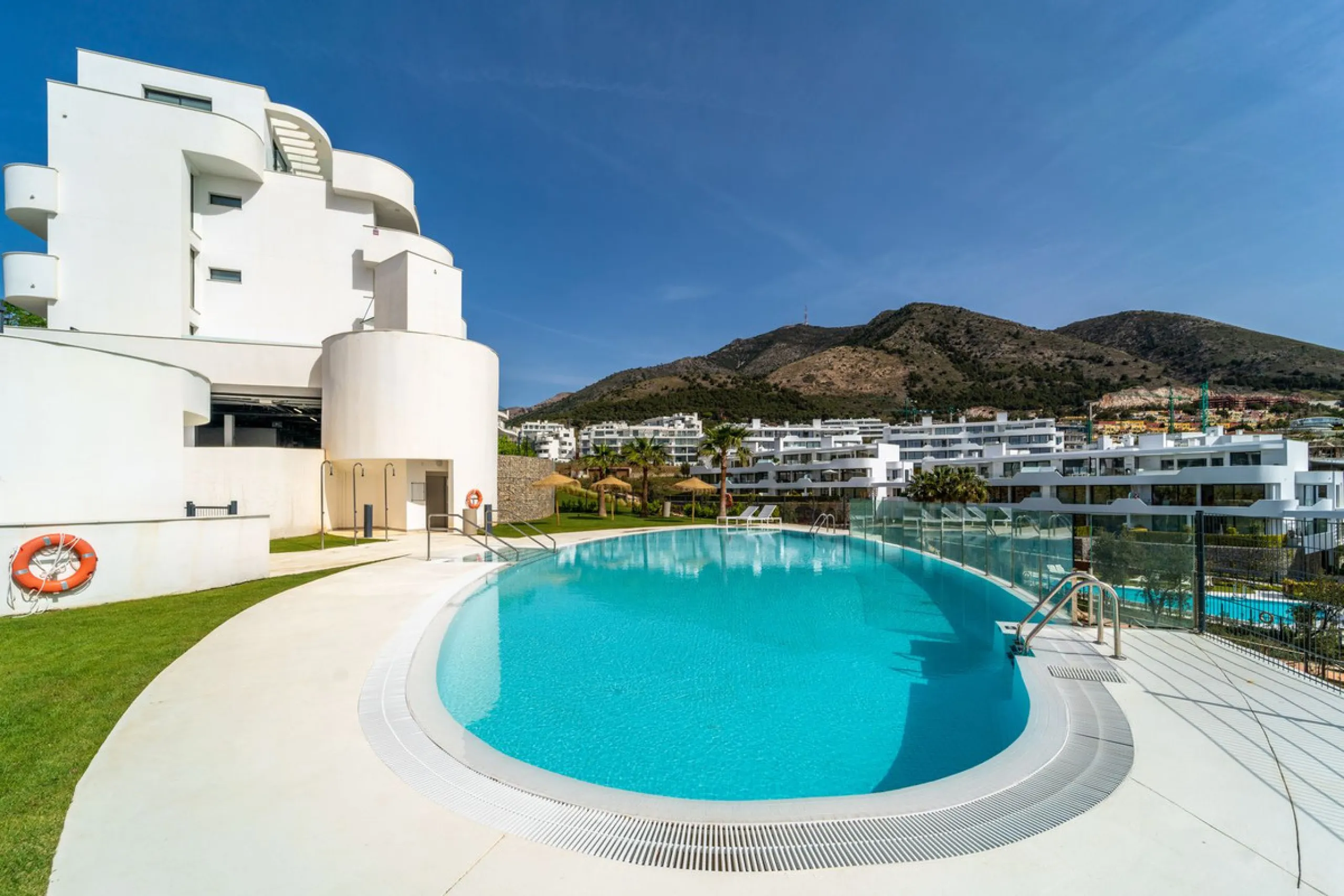 Apartment - Penthouse в продаже в Fuengirola, Málaga. В доме 3 спален и 2 ванных комнат. Площадь дома 156 м²