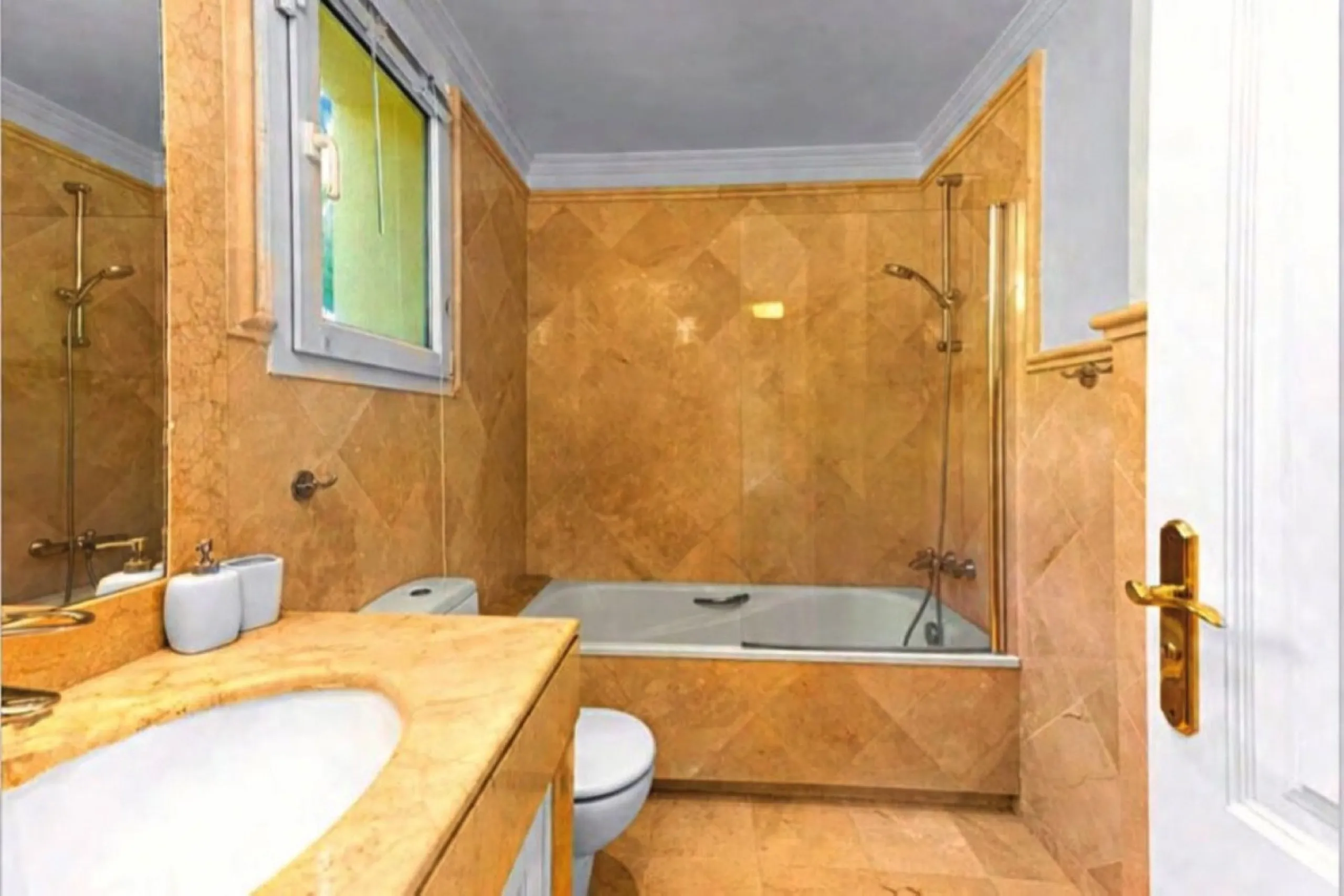 Luxury 2-Bedroom Apartment with Large Sea-View Terrace – Casares Costa