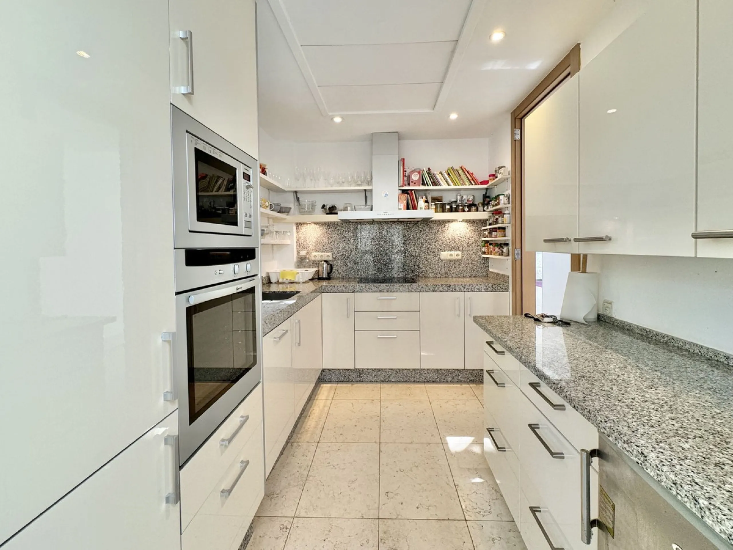 Nested in a natural and peaceful environment, surrounded by oak and pine trees, in an prestigious contemporary complex with 24 concierge and security service, this large 2 bedroom corner apartment offers some of the best views of the Mediterranean in Marb