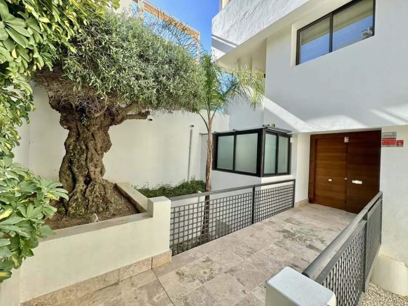 Nested in a natural and peaceful environment, surrounded by oak and pine trees, in an prestigious contemporary complex with 24 concierge and security service, this large 2 bedroom corner apartment offers some of the best views of the Mediterranean in Marb