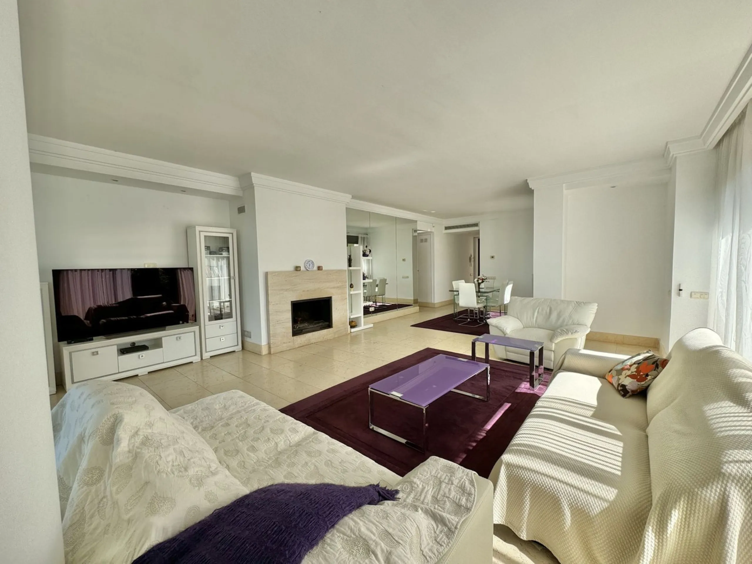 Nested in a natural and peaceful environment, surrounded by oak and pine trees, in an prestigious contemporary complex with 24 concierge and security service, this large 2 bedroom corner apartment offers some of the best views of the Mediterranean in Marb