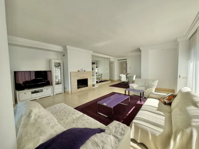 Nested in a natural and peaceful environment, surrounded by oak and pine trees, in an prestigious contemporary complex with 24 concierge and security service, this large 2 bedroom corner apartment offers some of the best views of the Mediterranean in Marb