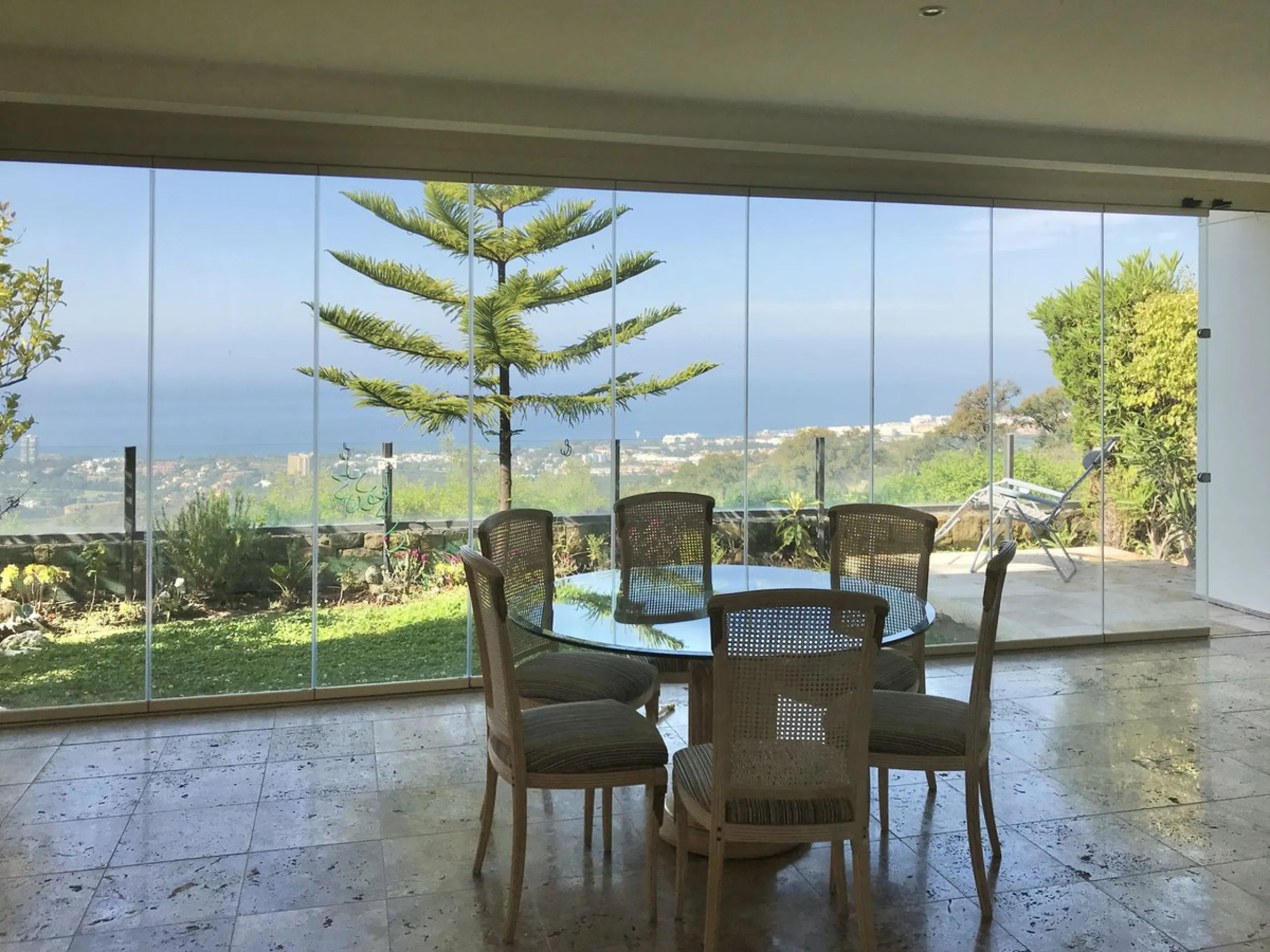Nested in a natural and peaceful environment, surrounded by oak and pine trees, in an prestigious contemporary complex with 24 concierge and security service, this large 2 bedroom corner apartment offers some of the best views of the Mediterranean in Marb