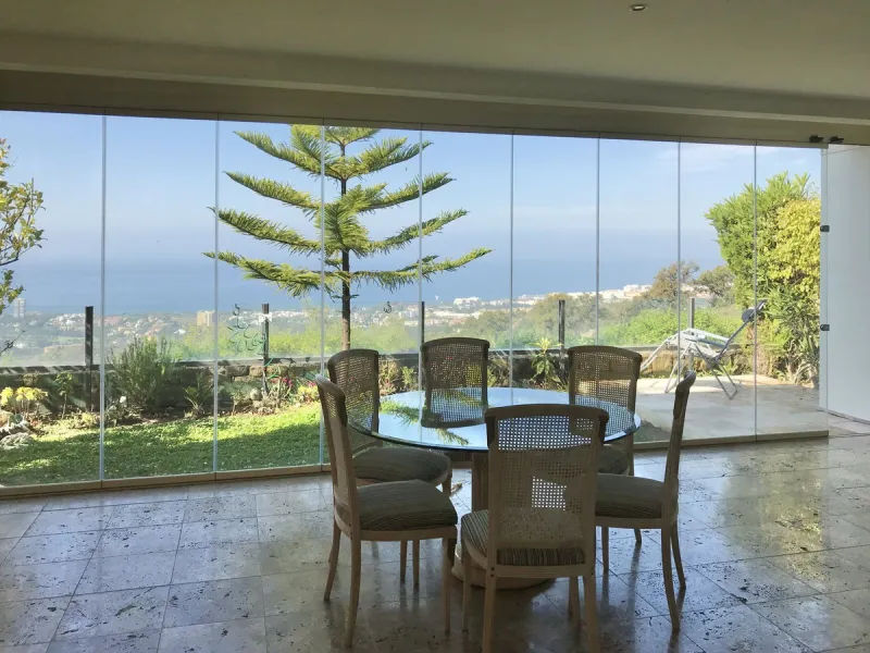 Nested in a natural and peaceful environment, surrounded by oak and pine trees, in an prestigious contemporary complex with 24 concierge and security service, this large 2 bedroom corner apartment offers some of the best views of the Mediterranean in Marb