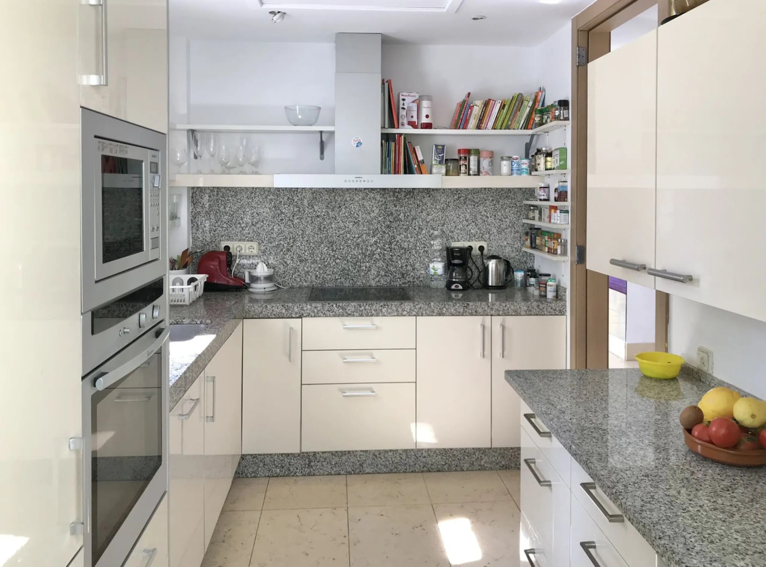 Nested in a natural and peaceful environment, surrounded by oak and pine trees, in an prestigious contemporary complex with 24 concierge and security service, this large 2 bedroom corner apartment offers some of the best views of the Mediterranean in Marb