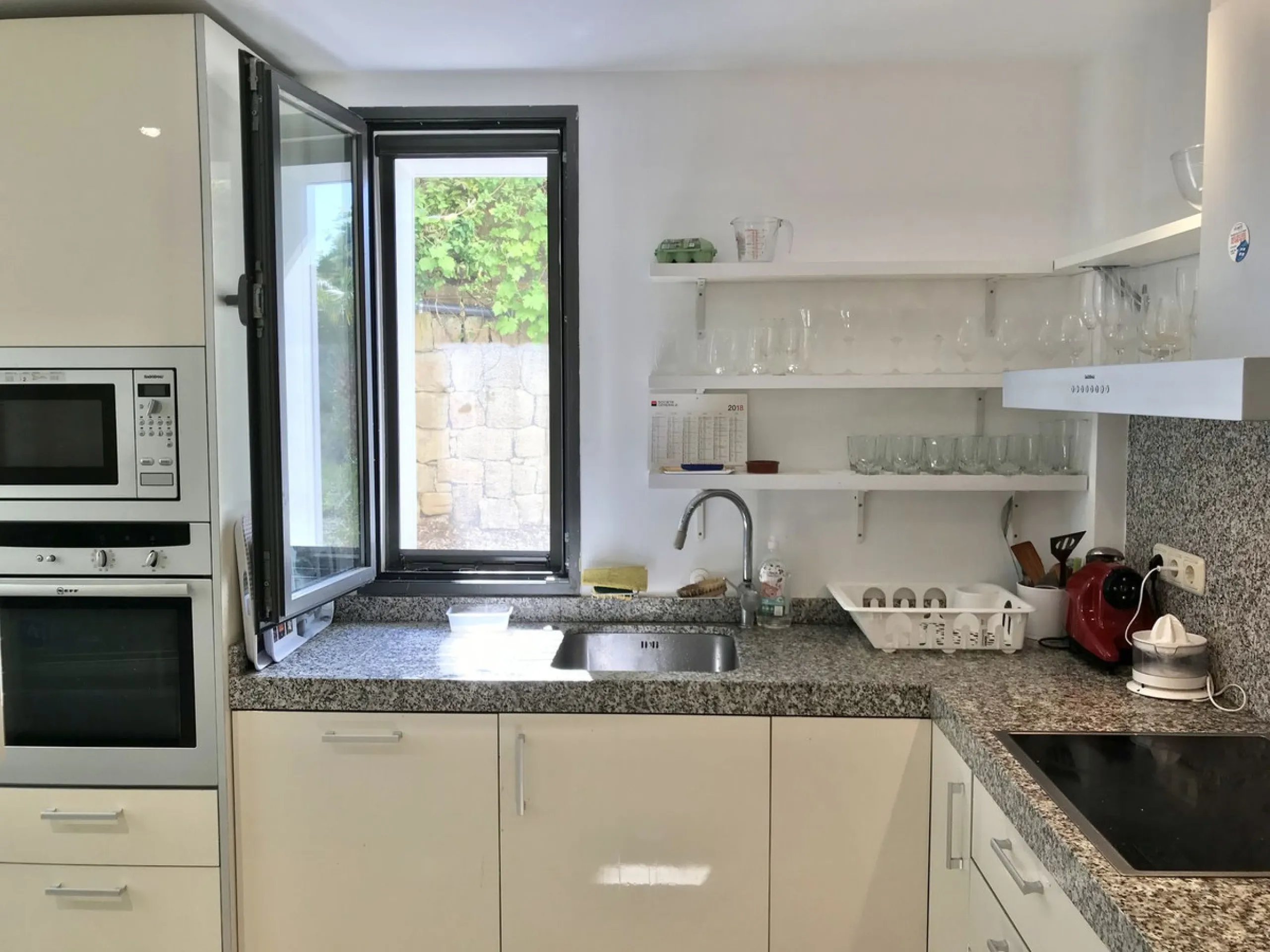 Nested in a natural and peaceful environment, surrounded by oak and pine trees, in an prestigious contemporary complex with 24 concierge and security service, this large 2 bedroom corner apartment offers some of the best views of the Mediterranean in Marb