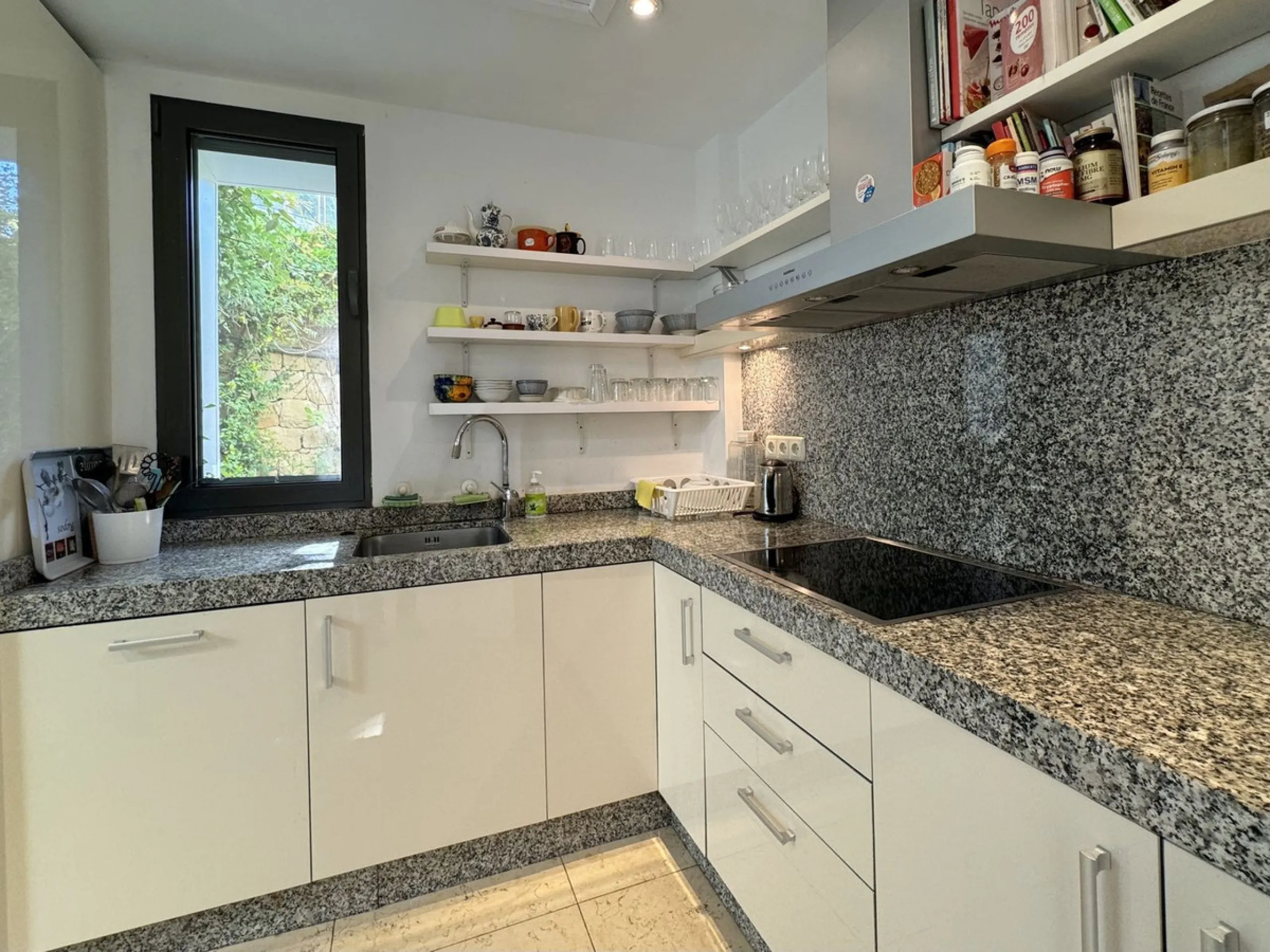Nested in a natural and peaceful environment, surrounded by oak and pine trees, in an prestigious contemporary complex with 24 concierge and security service, this large 2 bedroom corner apartment offers some of the best views of the Mediterranean in Marb