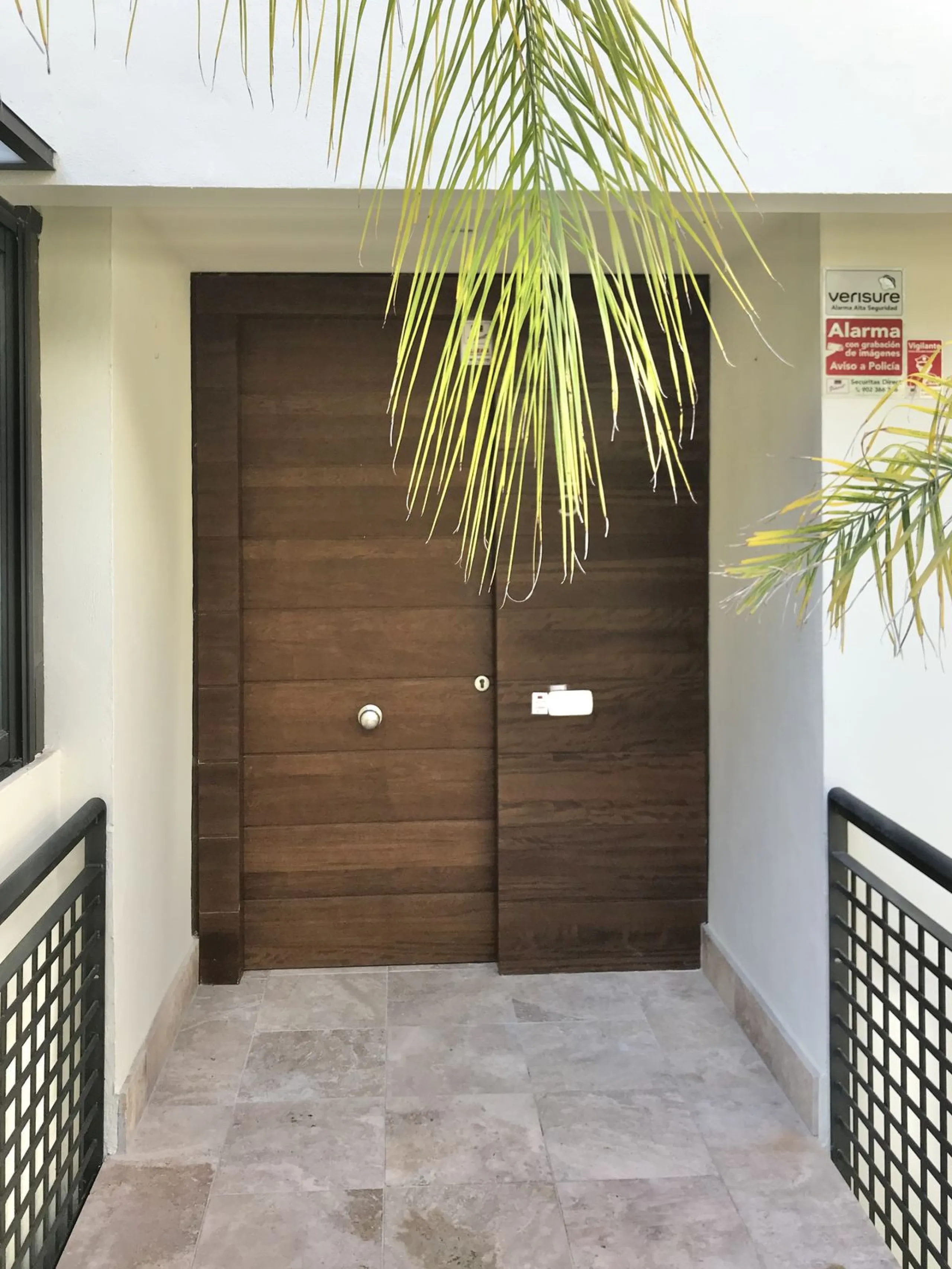 Nested in a natural and peaceful environment, surrounded by oak and pine trees, in an prestigious contemporary complex with 24 concierge and security service, this large 2 bedroom corner apartment offers some of the best views of the Mediterranean in Marb