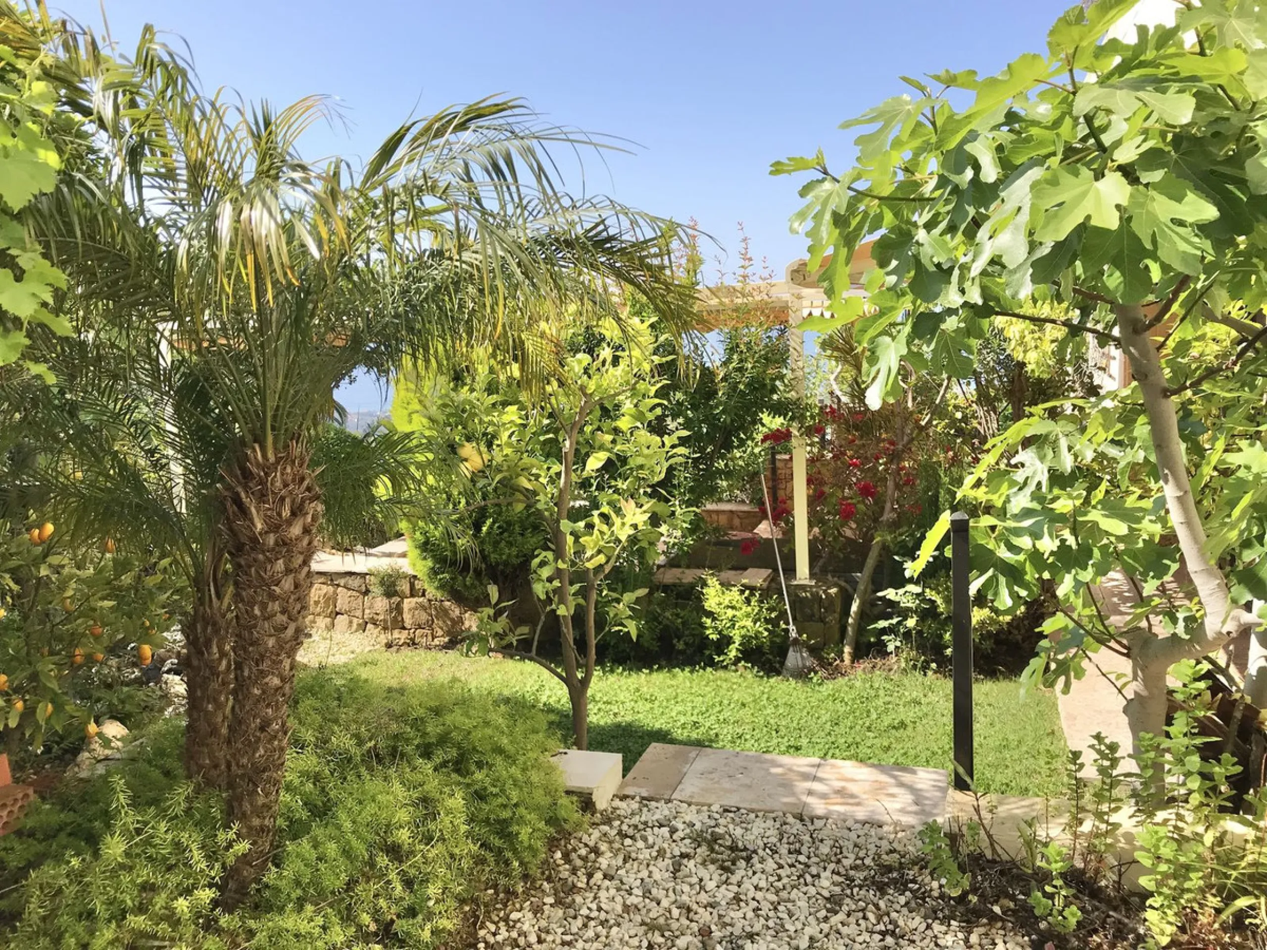 Nested in a natural and peaceful environment, surrounded by oak and pine trees, in an prestigious contemporary complex with 24 concierge and security service, this large 2 bedroom corner apartment offers some of the best views of the Mediterranean in Marb
