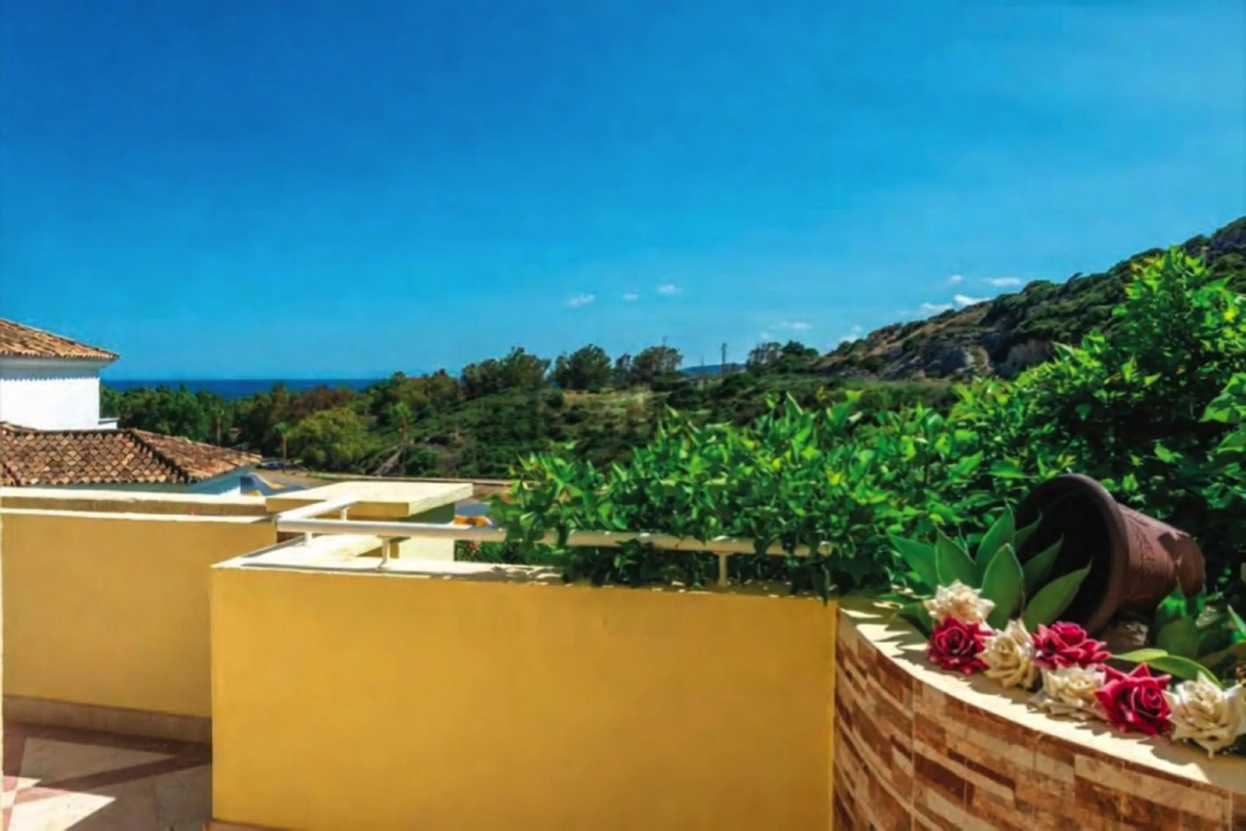 Luxury 2-Bedroom Apartment with Large Sea-View Terrace – Casares Costa
