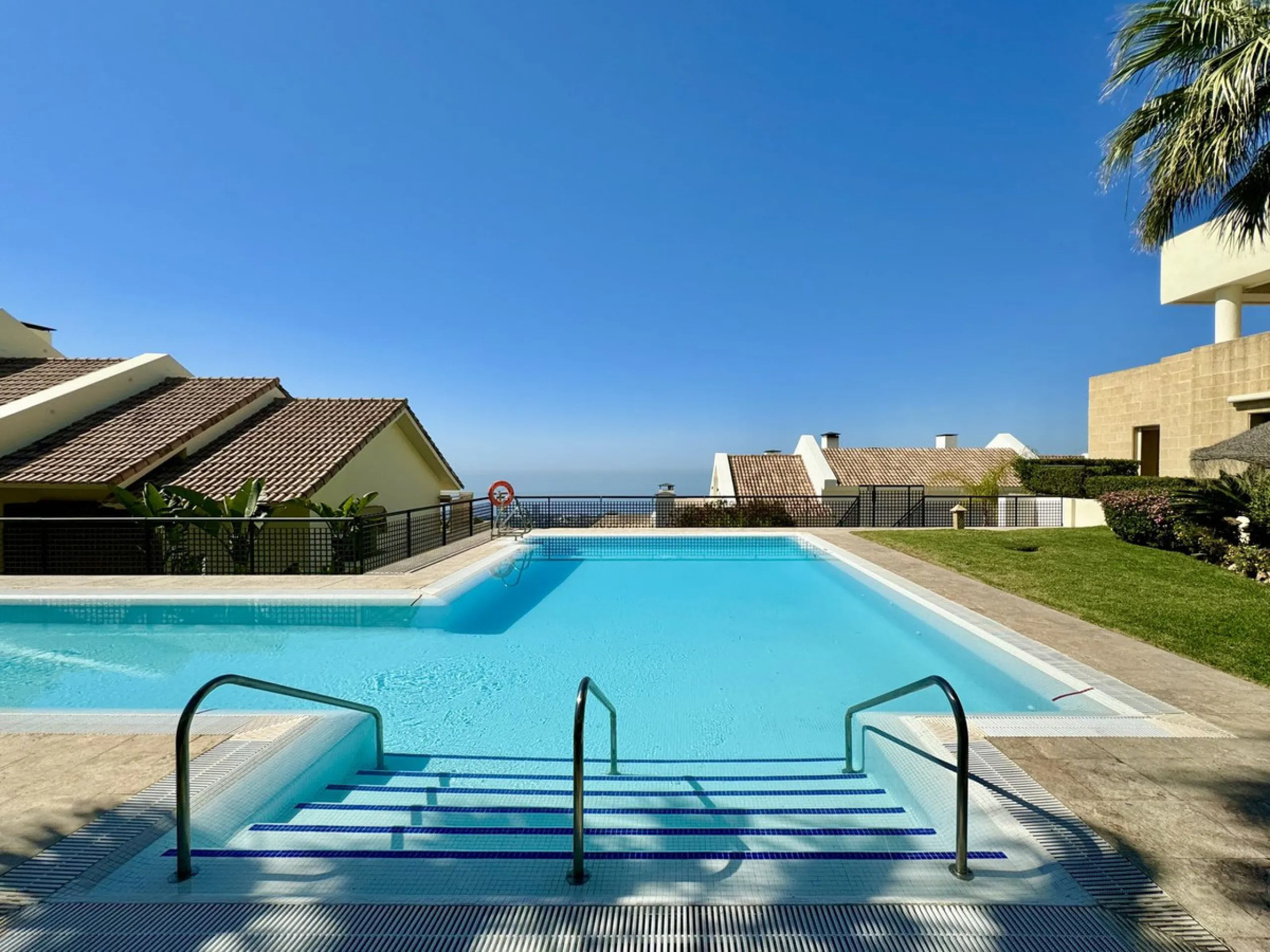 Nested in a natural and peaceful environment, surrounded by oak and pine trees, in an prestigious contemporary complex with 24 concierge and security service, this large 2 bedroom corner apartment offers some of the best views of the Mediterranean in Marb