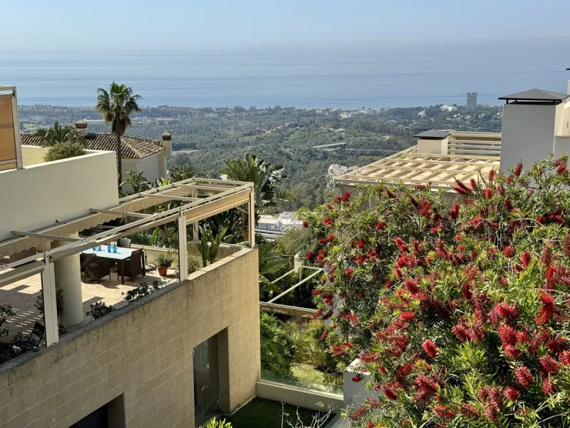 Nested in a natural and peaceful environment, surrounded by oak and pine trees, in an prestigious contemporary complex with 24 concierge and security service, this large 2 bedroom corner apartment offers some of the best views of the Mediterranean in Marb