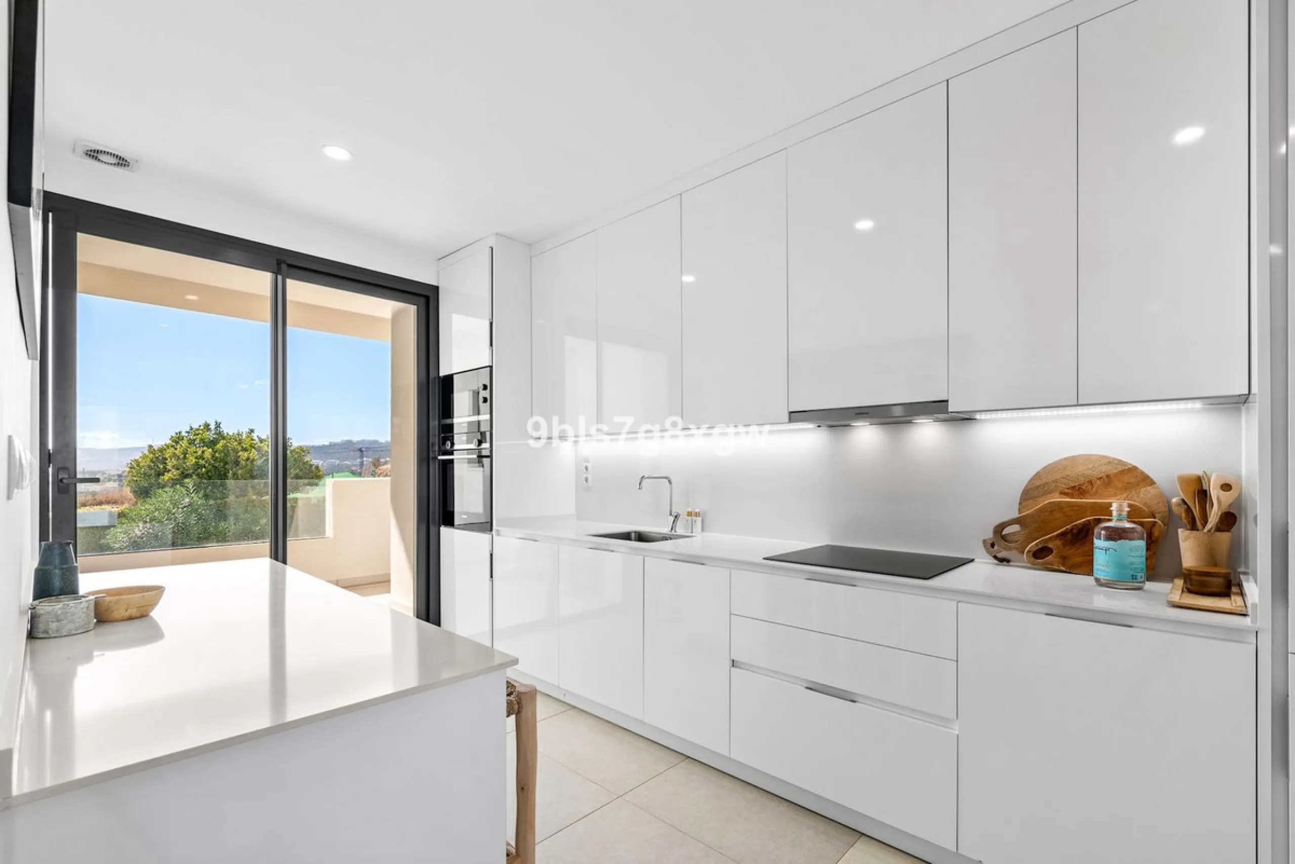 Apartment - Middle Floor Apartment в продаже в Casares, Málaga. В доме 2 спален и 2 ванных комнат. Площадь дома 121 м²