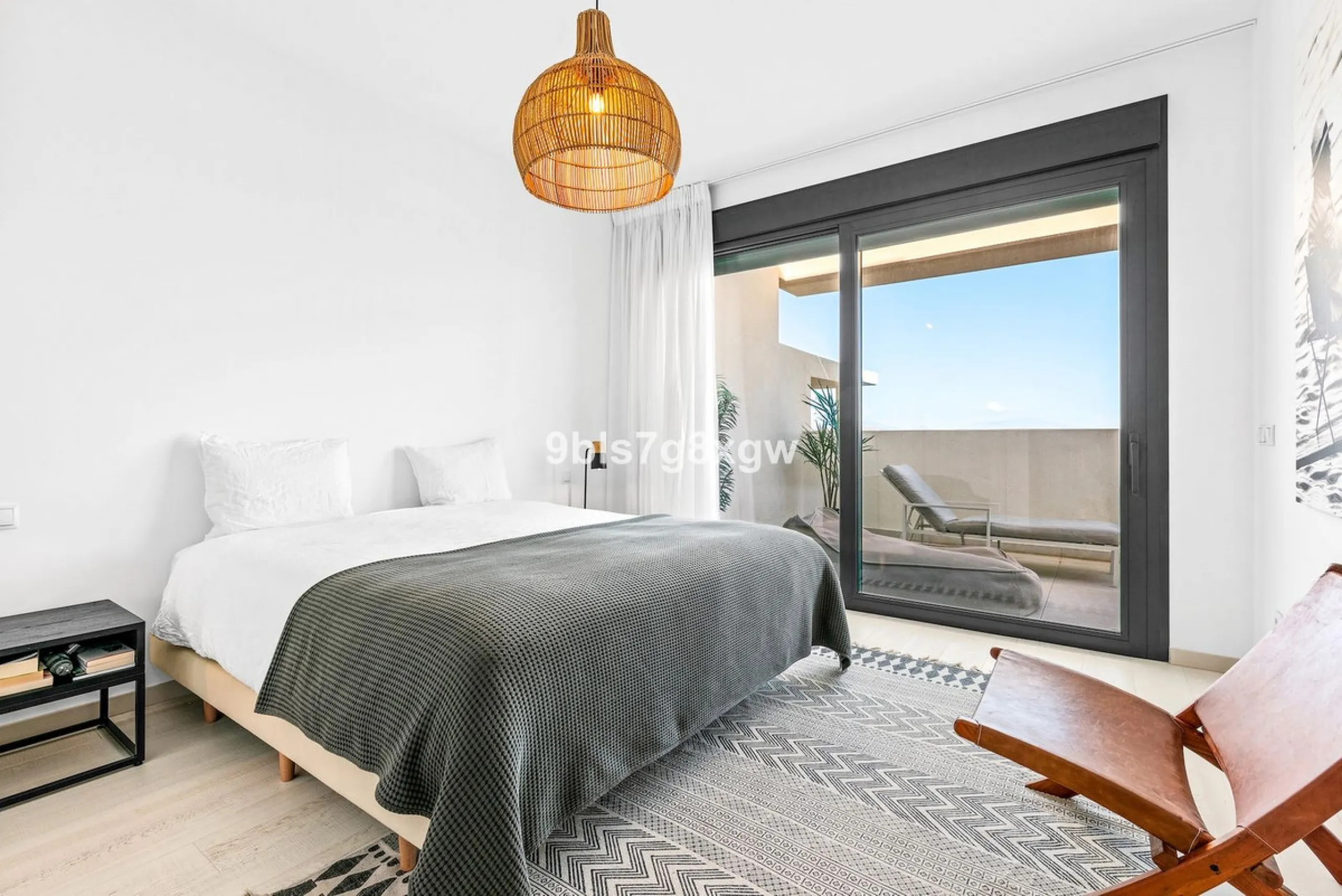 Apartment - Middle Floor Apartment в продаже в Casares, Málaga. В доме 2 спален и 2 ванных комнат. Площадь дома 121 м²
