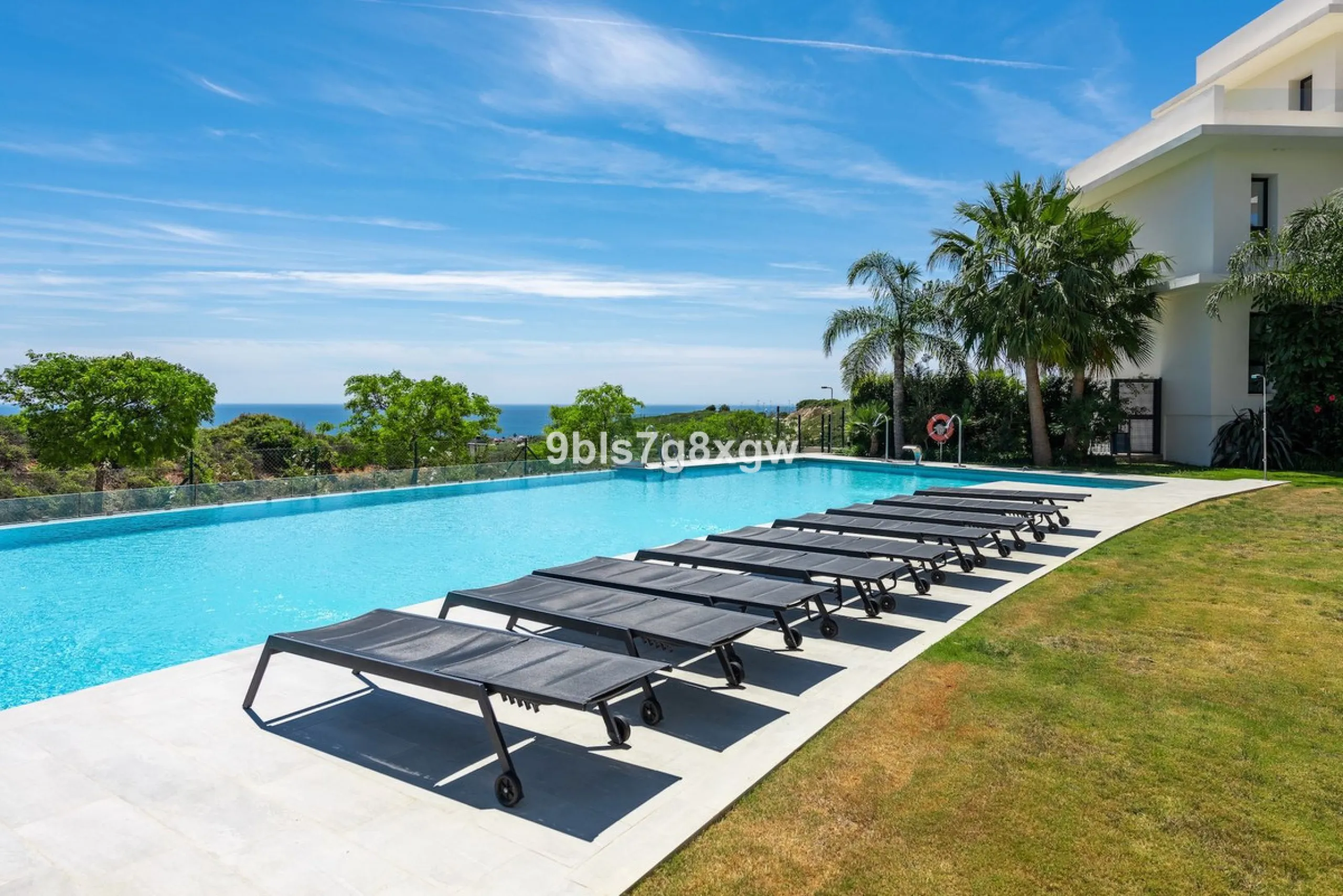 Apartment - Middle Floor Apartment в продаже в Casares, Málaga. В доме 2 спален и 2 ванных комнат. Площадь дома 121 м²