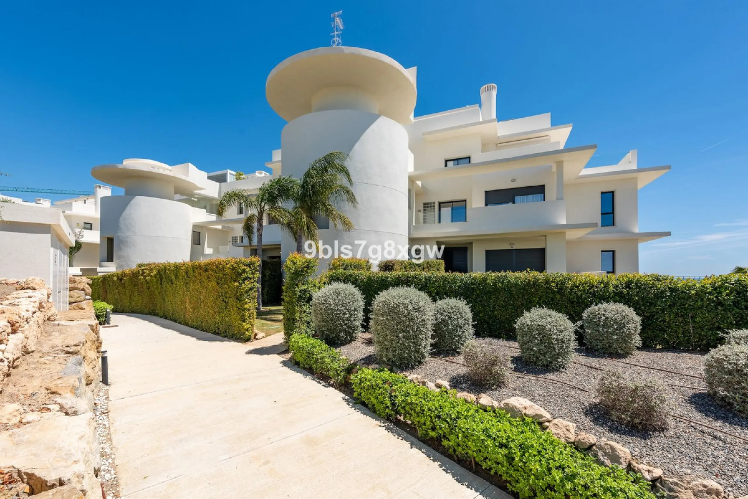 Apartment - Middle Floor Apartment в продаже в Casares, Málaga. В доме 2 спален и 2 ванных комнат. Площадь дома 121 м²