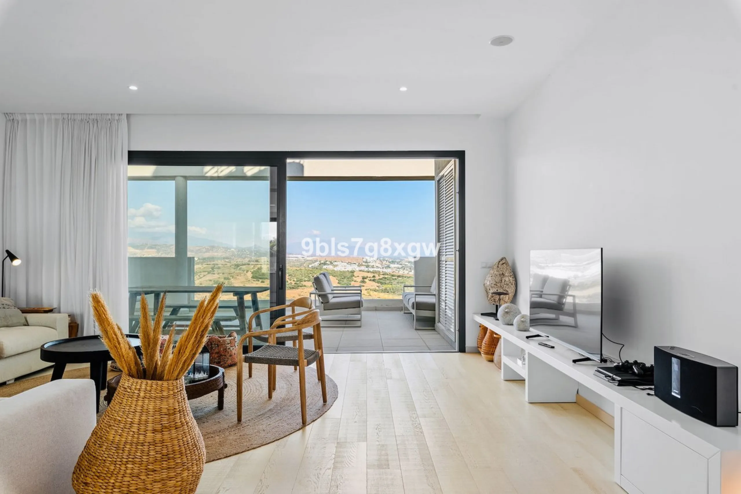 Apartment - Middle Floor Apartment в продаже в Casares, Málaga. В доме 2 спален и 2 ванных комнат. Площадь дома 121 м²
