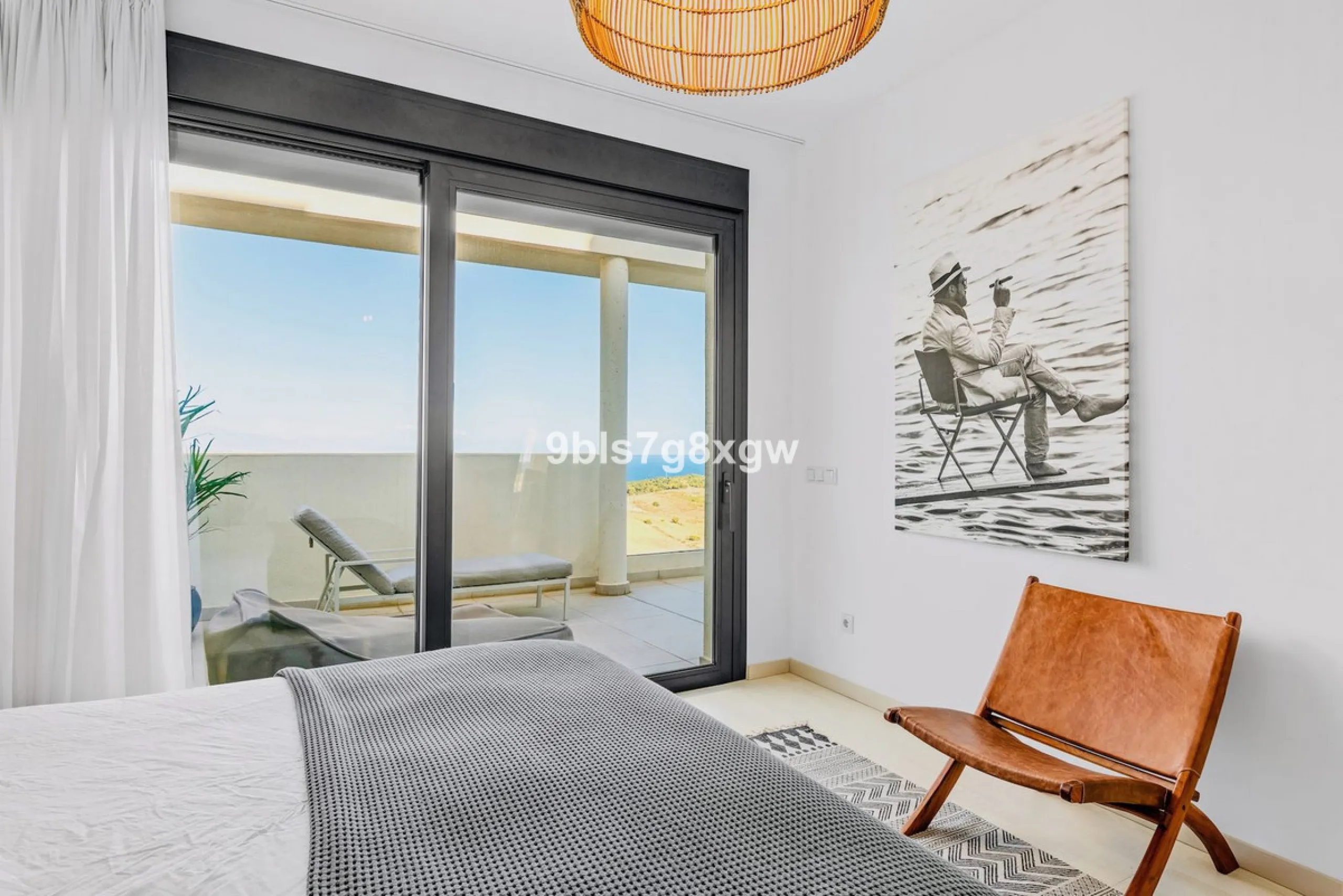 Apartment - Middle Floor Apartment в продаже в Casares, Málaga. В доме 2 спален и 2 ванных комнат. Площадь дома 121 м²