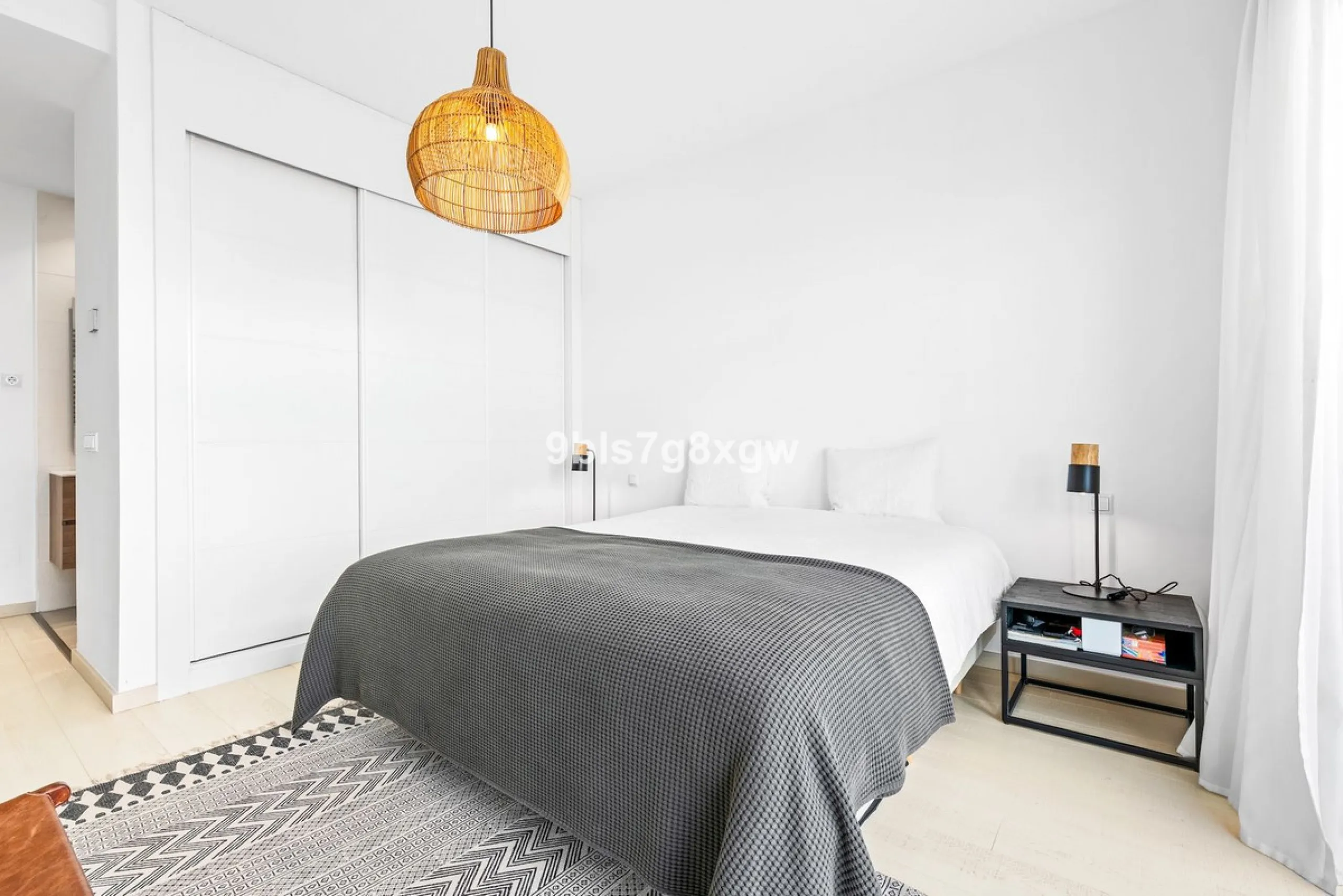 Apartment - Middle Floor Apartment в продаже в Casares, Málaga. В доме 2 спален и 2 ванных комнат. Площадь дома 121 м²