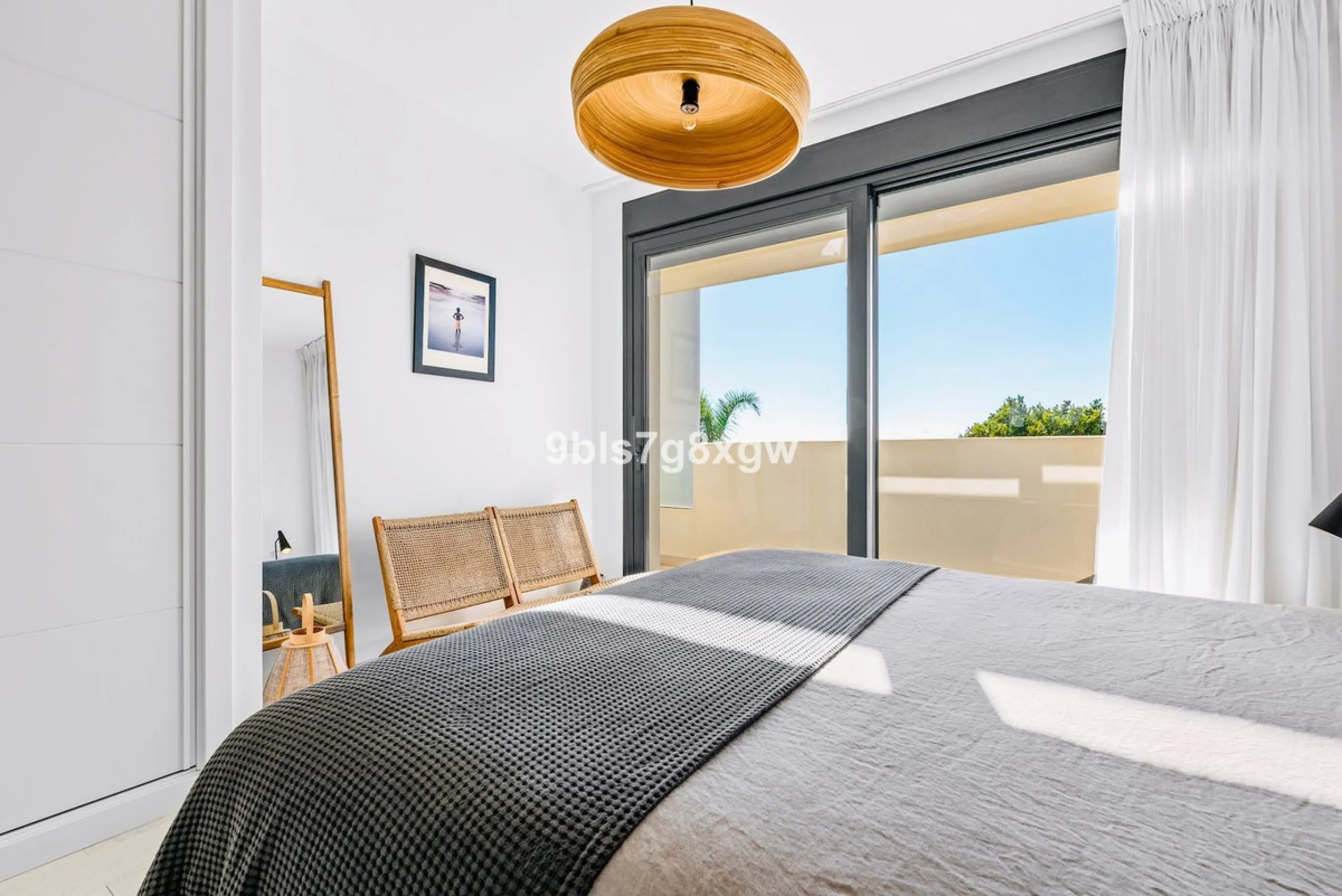 Apartment - Middle Floor Apartment в продаже в Casares, Málaga. В доме 2 спален и 2 ванных комнат. Площадь дома 121 м²