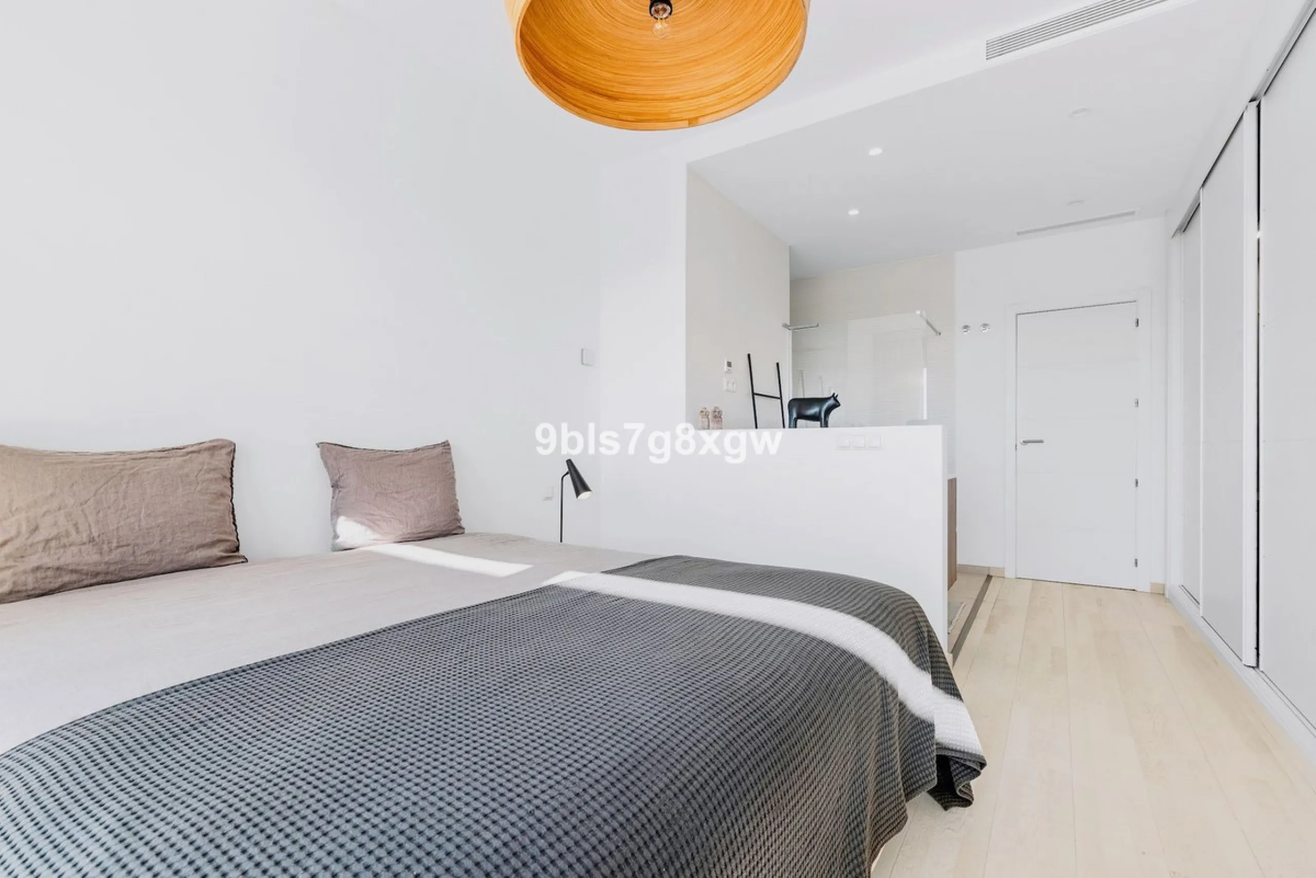 Apartment - Middle Floor Apartment в продаже в Casares, Málaga. В доме 2 спален и 2 ванных комнат. Площадь дома 121 м²