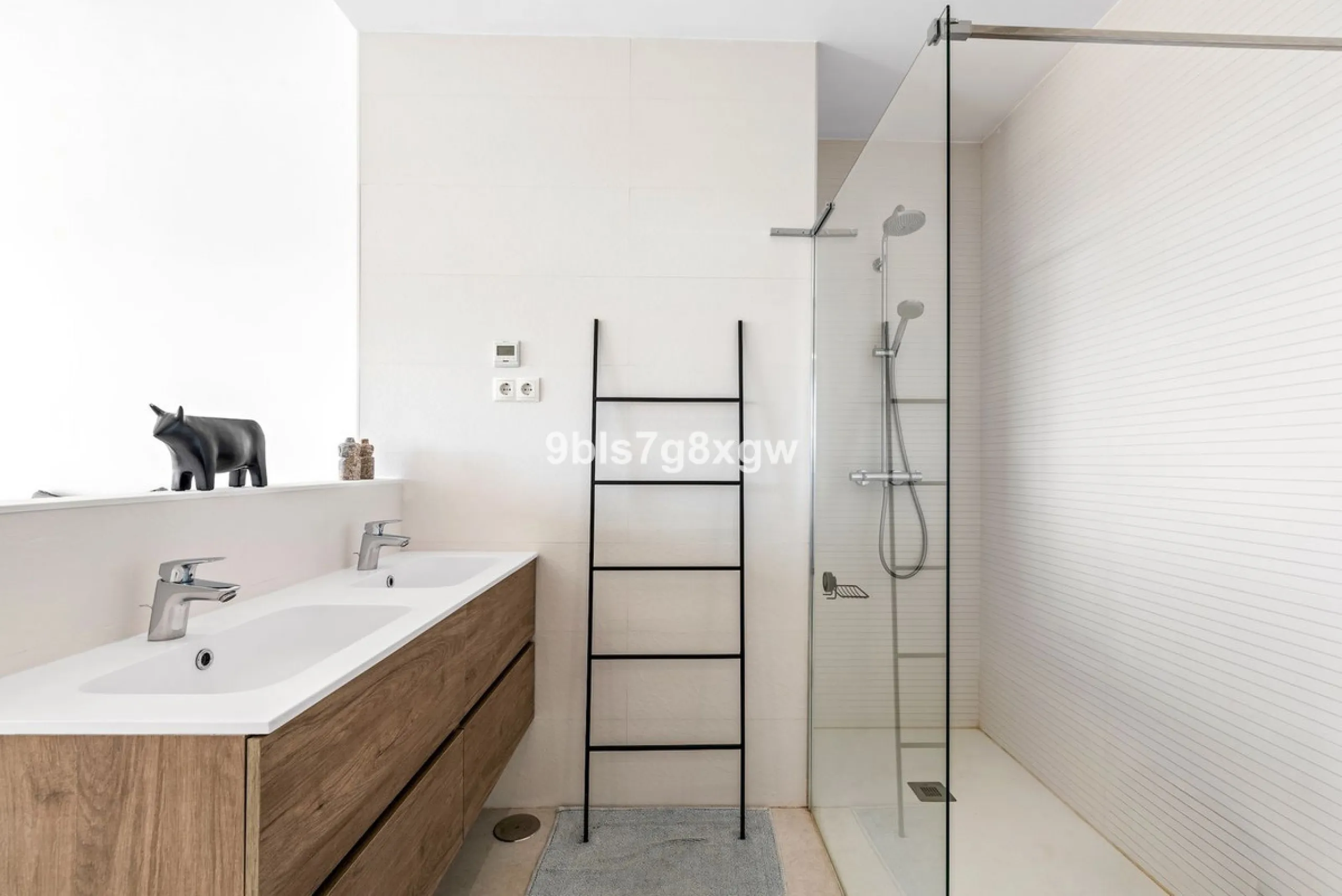 Apartment - Middle Floor Apartment в продаже в Casares, Málaga. В доме 2 спален и 2 ванных комнат. Площадь дома 121 м²