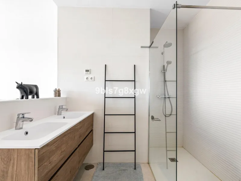 Apartment - Middle Floor Apartment в продаже в Casares, Málaga. В доме 2 спален и 2 ванных комнат. Площадь дома 121 м²