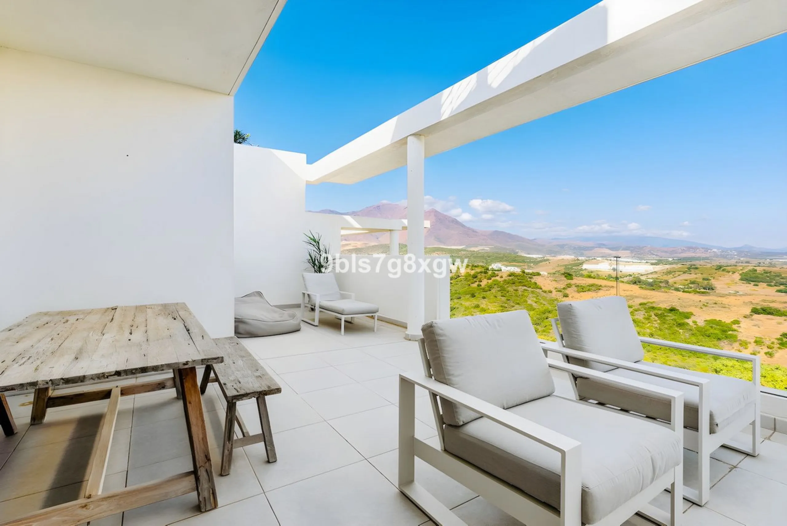 Apartment - Middle Floor Apartment в продаже в Casares, Málaga. В доме 2 спален и 2 ванных комнат. Площадь дома 121 м²