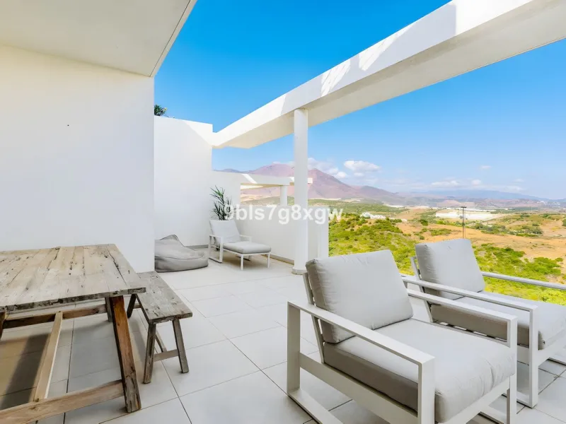 Apartment - Middle Floor Apartment в продаже в Casares, Málaga. В доме 2 спален и 2 ванных комнат. Площадь дома 121 м²