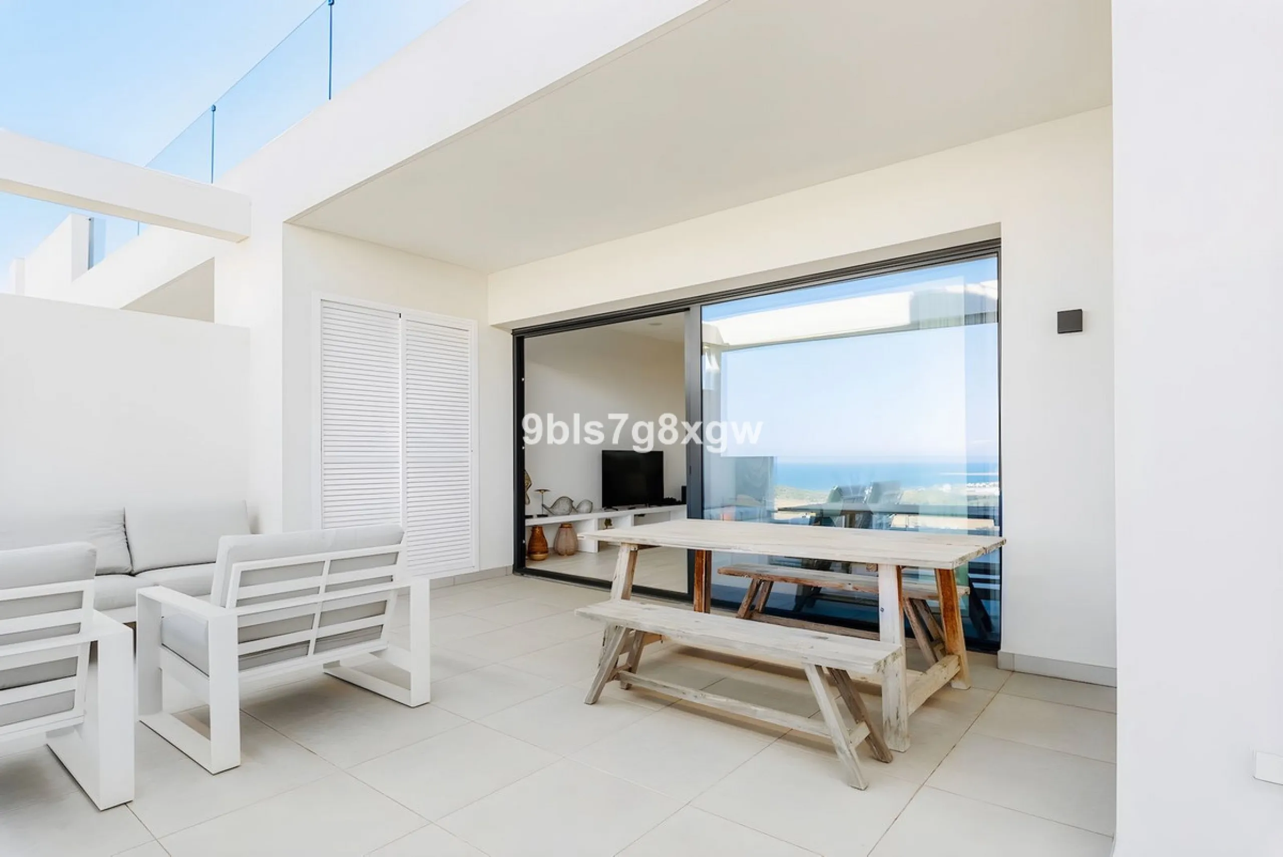 Apartment - Middle Floor Apartment в продаже в Casares, Málaga. В доме 2 спален и 2 ванных комнат. Площадь дома 121 м²