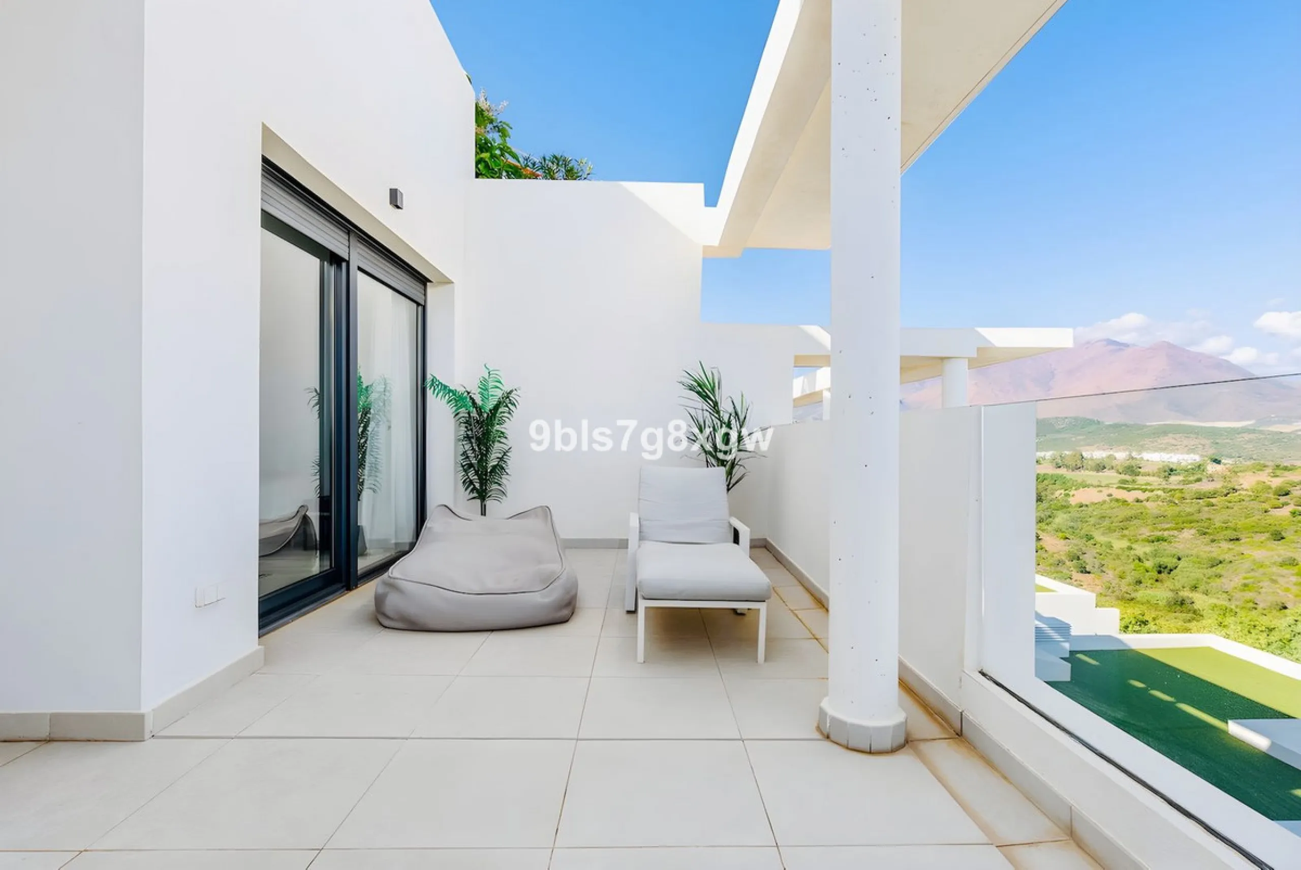 Apartment - Middle Floor Apartment в продаже в Casares, Málaga. В доме 2 спален и 2 ванных комнат. Площадь дома 121 м²