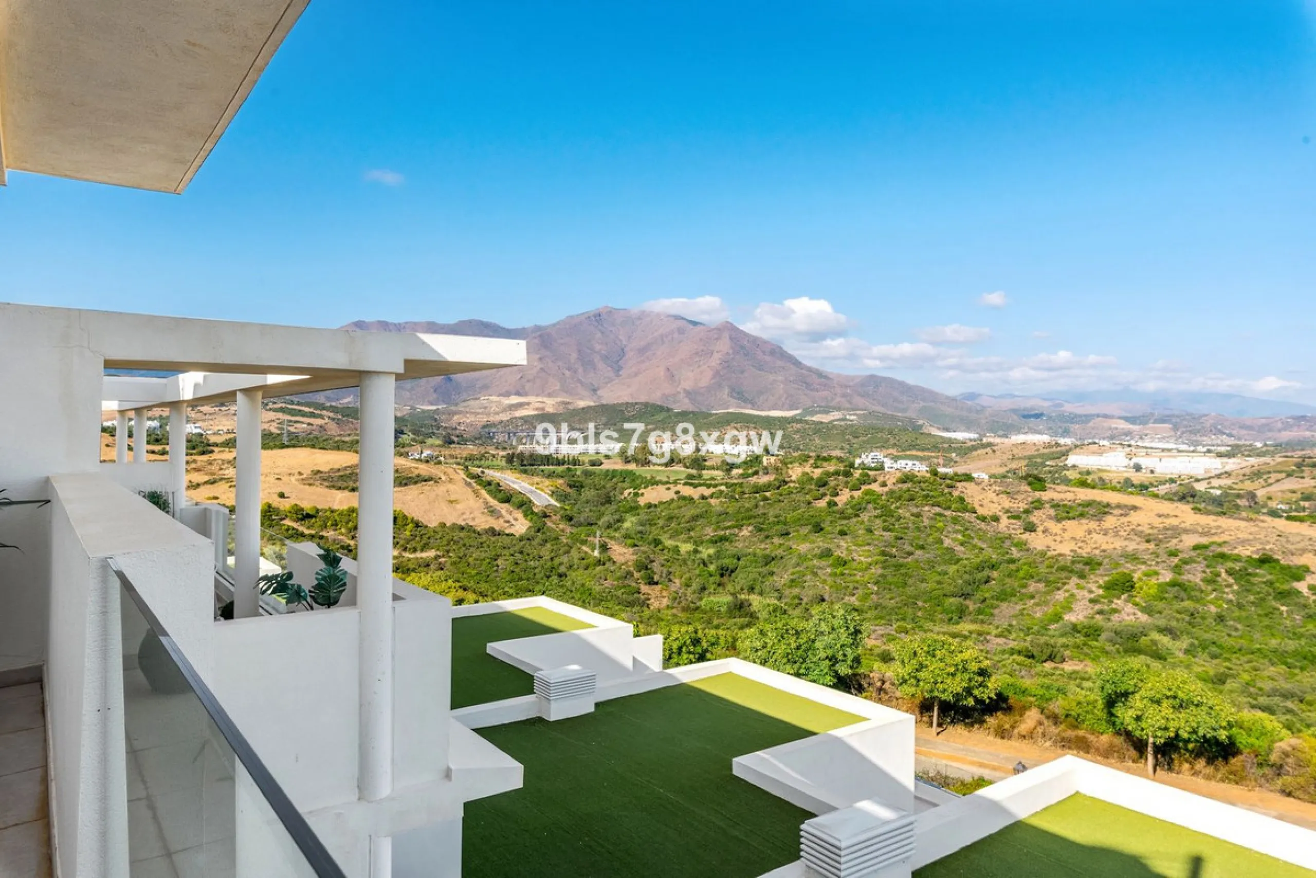 Apartment - Middle Floor Apartment в продаже в Casares, Málaga. В доме 2 спален и 2 ванных комнат. Площадь дома 121 м²