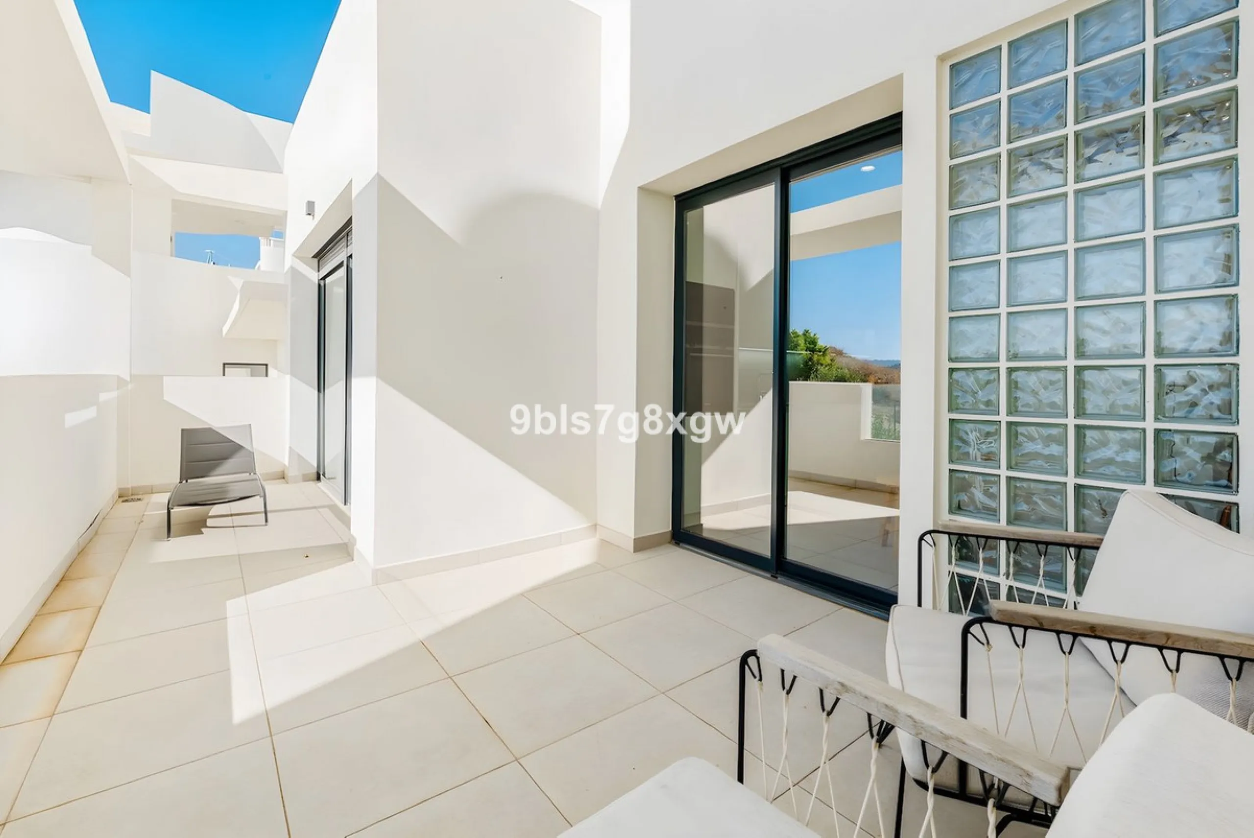 Apartment - Middle Floor Apartment в продаже в Casares, Málaga. В доме 2 спален и 2 ванных комнат. Площадь дома 121 м²