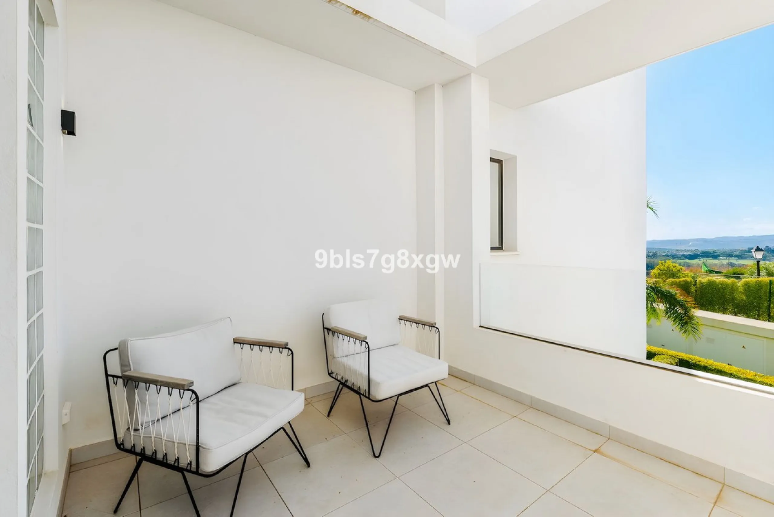 Apartment - Middle Floor Apartment в продаже в Casares, Málaga. В доме 2 спален и 2 ванных комнат. Площадь дома 121 м²