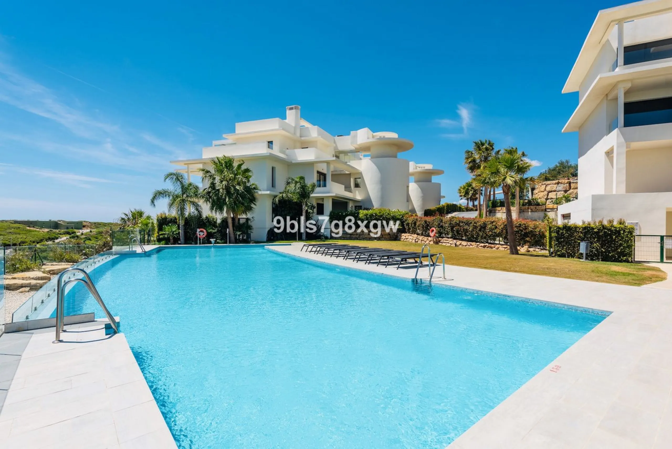 Apartment - Middle Floor Apartment в продаже в Casares, Málaga. В доме 2 спален и 2 ванных комнат. Площадь дома 121 м²