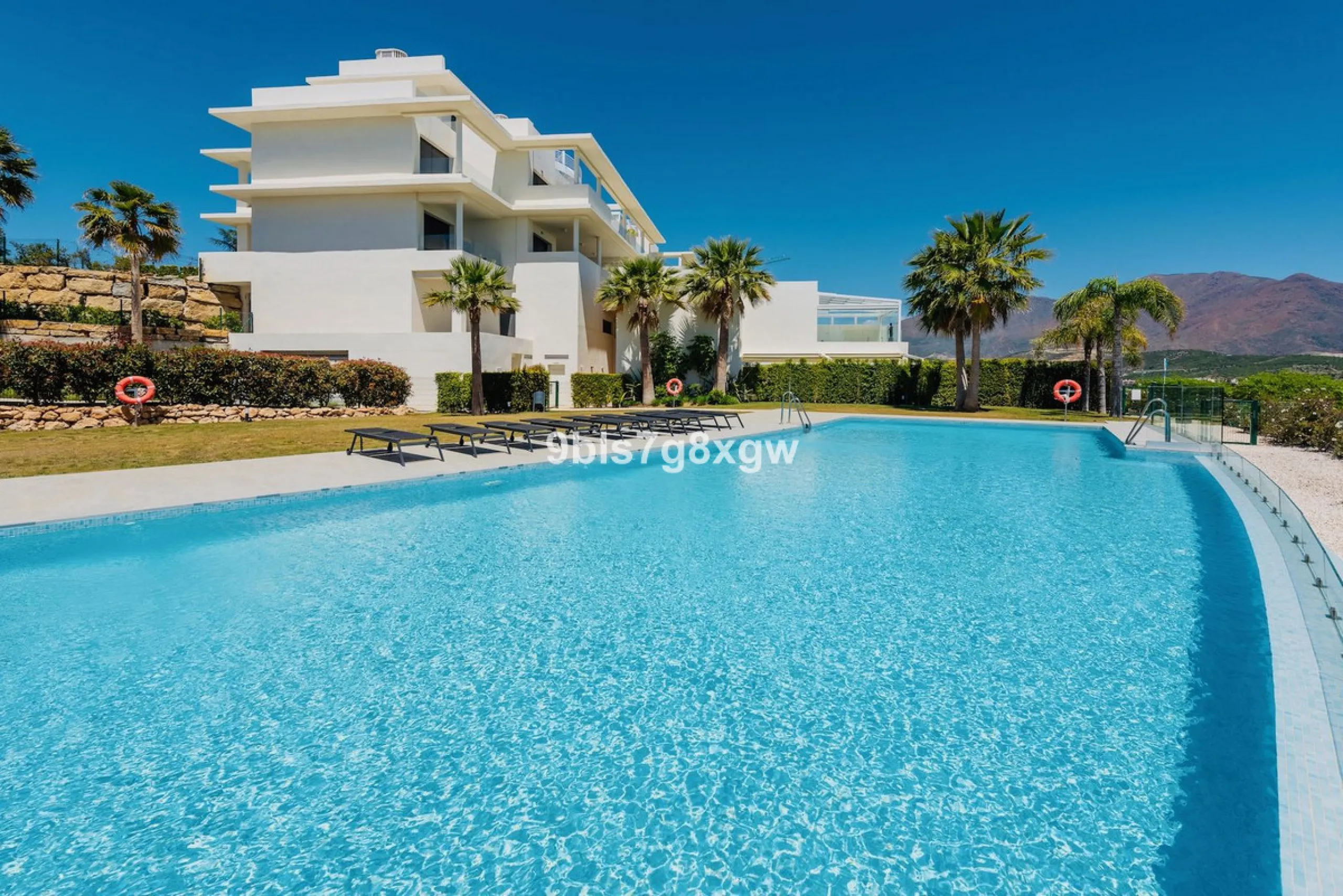 Apartment - Middle Floor Apartment в продаже в Casares, Málaga. В доме 2 спален и 2 ванных комнат. Площадь дома 121 м²