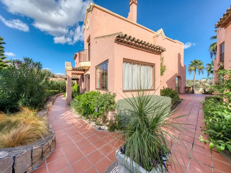 Elegant Three-Bedroom Townhouse in a Prestigious Gated Community | Estepona