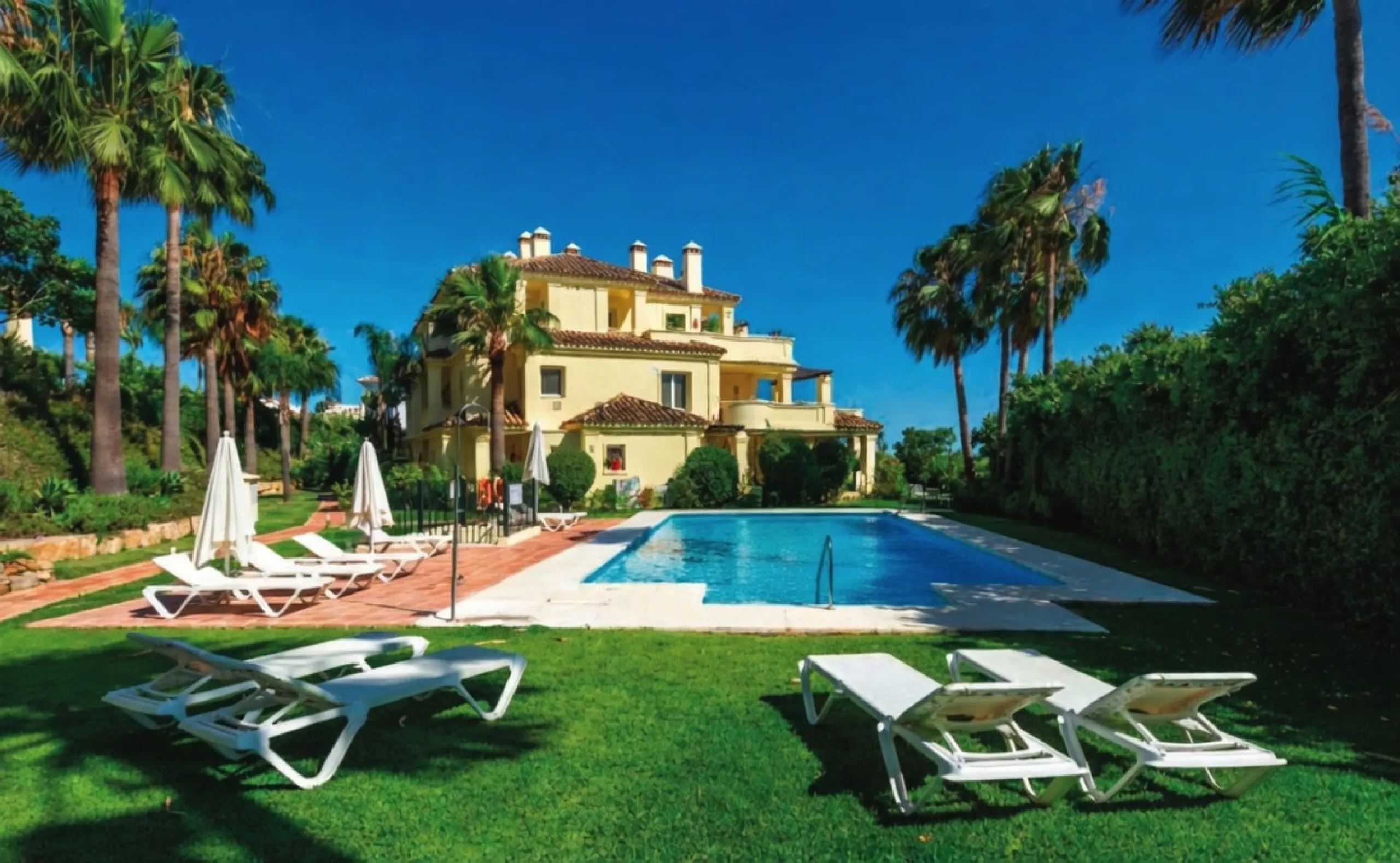 Luxury 2-Bedroom Apartment with Large Sea-View Terrace – Casares Costa