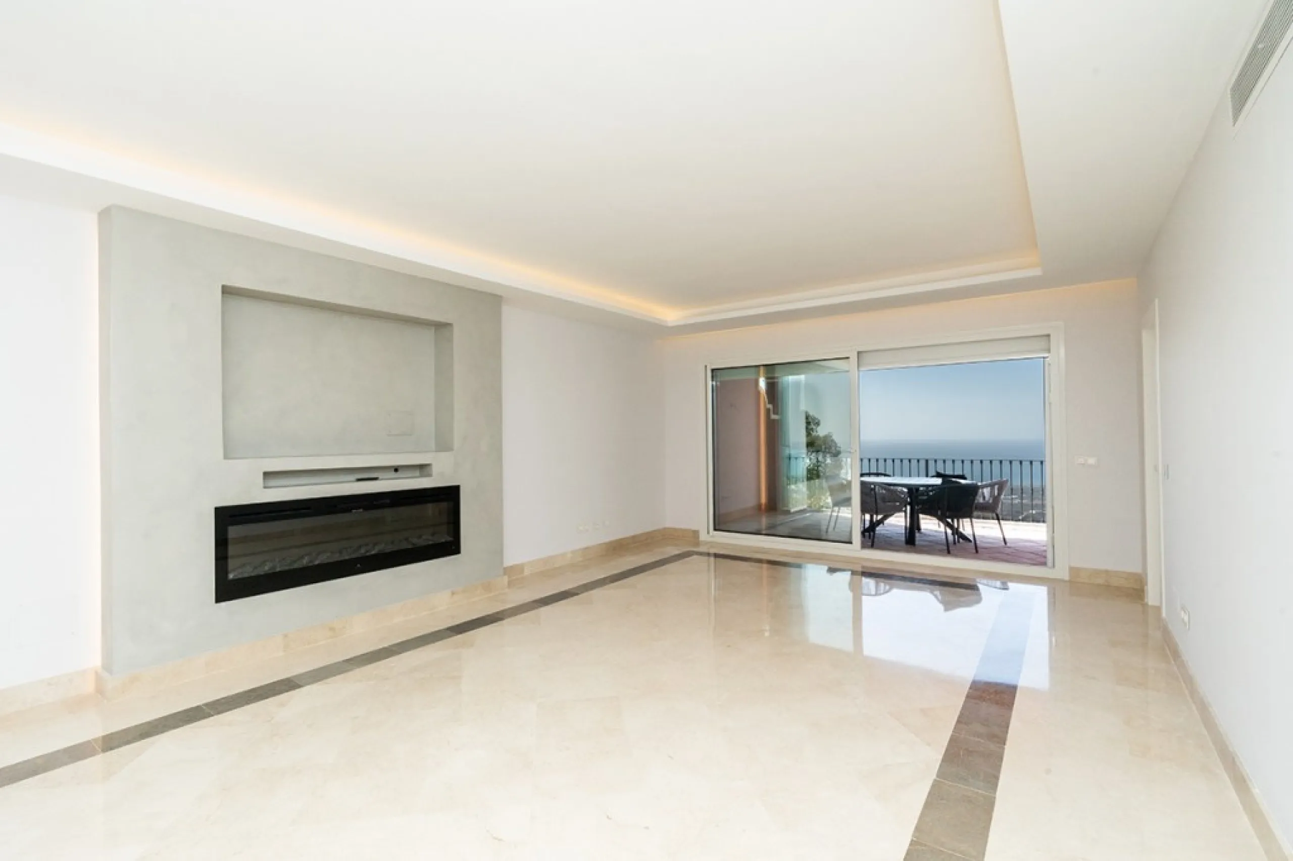 Apartment - Middle Floor Apartment в продаже в Marbella, Málaga. В доме 2 спален и 2 ванных комнат. Площадь дома 135 м²