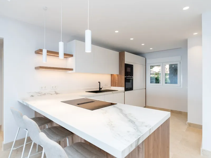 Apartment - Middle Floor Apartment в продаже в Marbella, Málaga. В доме 2 спален и 2 ванных комнат. Площадь дома 135 м²