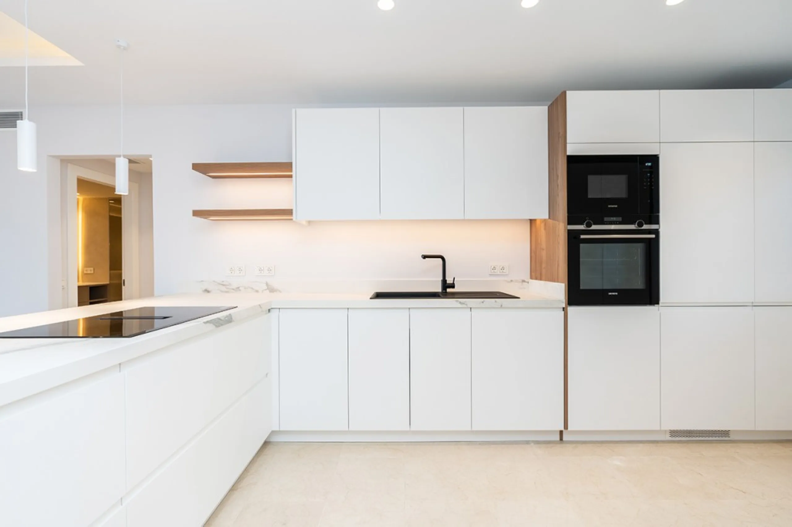 Apartment - Middle Floor Apartment в продаже в Marbella, Málaga. В доме 2 спален и 2 ванных комнат. Площадь дома 135 м²