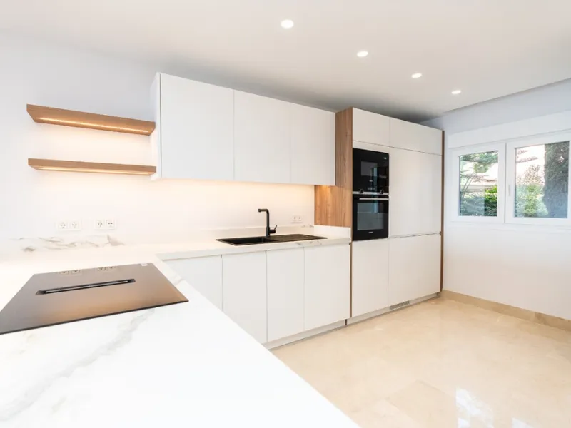 Apartment - Middle Floor Apartment в продаже в Marbella, Málaga. В доме 2 спален и 2 ванных комнат. Площадь дома 135 м²