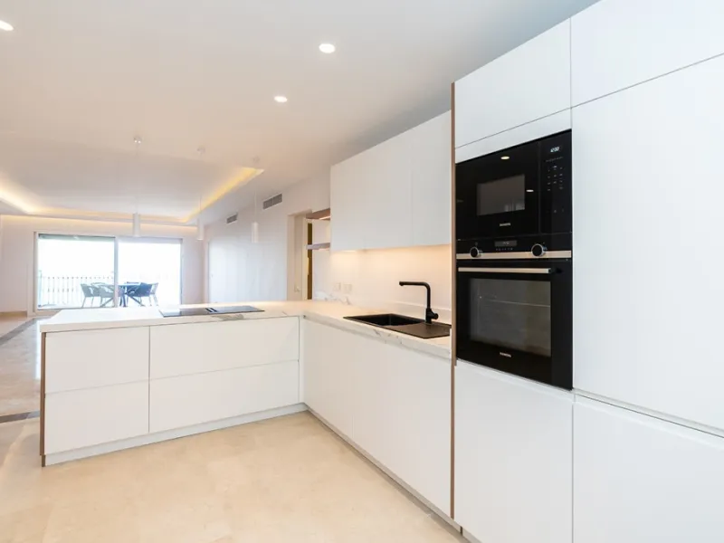Apartment - Middle Floor Apartment в продаже в Marbella, Málaga. В доме 2 спален и 2 ванных комнат. Площадь дома 135 м²