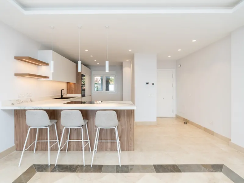 Apartment - Middle Floor Apartment в продаже в Marbella, Málaga. В доме 2 спален и 2 ванных комнат. Площадь дома 135 м²