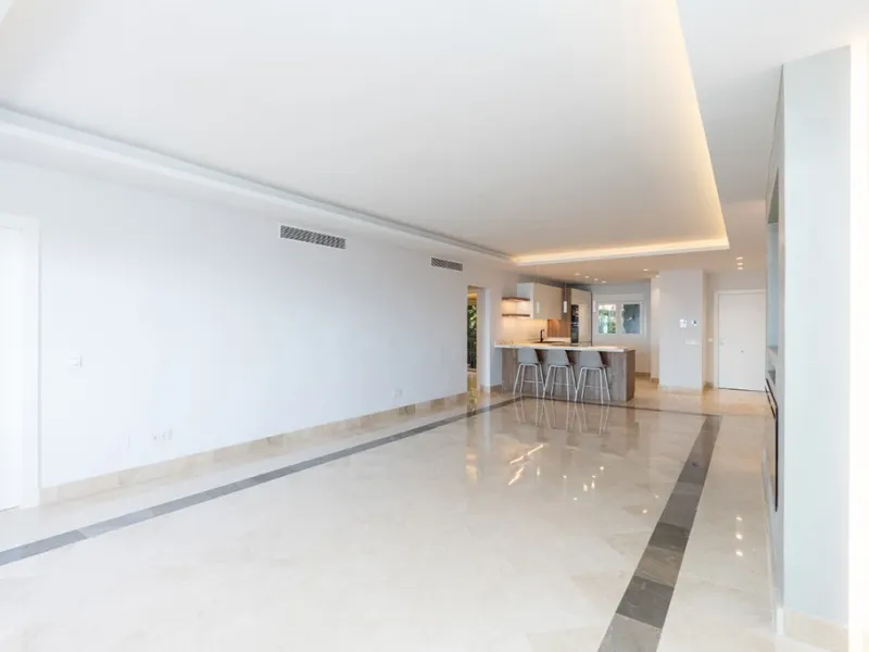 Apartment - Middle Floor Apartment в продаже в Marbella, Málaga. В доме 2 спален и 2 ванных комнат. Площадь дома 135 м²