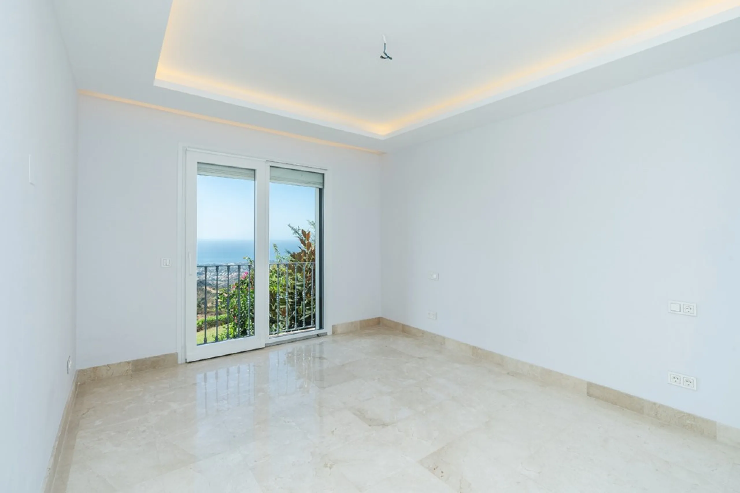 Apartment - Middle Floor Apartment в продаже в Marbella, Málaga. В доме 2 спален и 2 ванных комнат. Площадь дома 135 м²