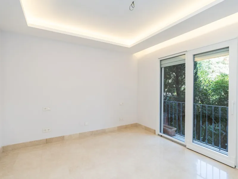 Apartment - Middle Floor Apartment в продаже в Marbella, Málaga. В доме 2 спален и 2 ванных комнат. Площадь дома 135 м²