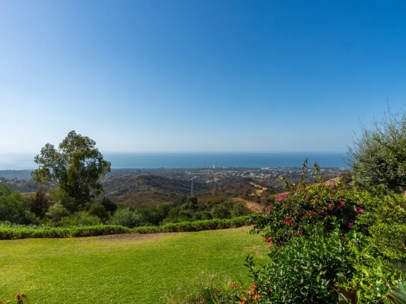 Apartment - Middle Floor Apartment в продаже в Marbella, Málaga. В доме 2 спален и 2 ванных комнат. Площадь дома 135 м²