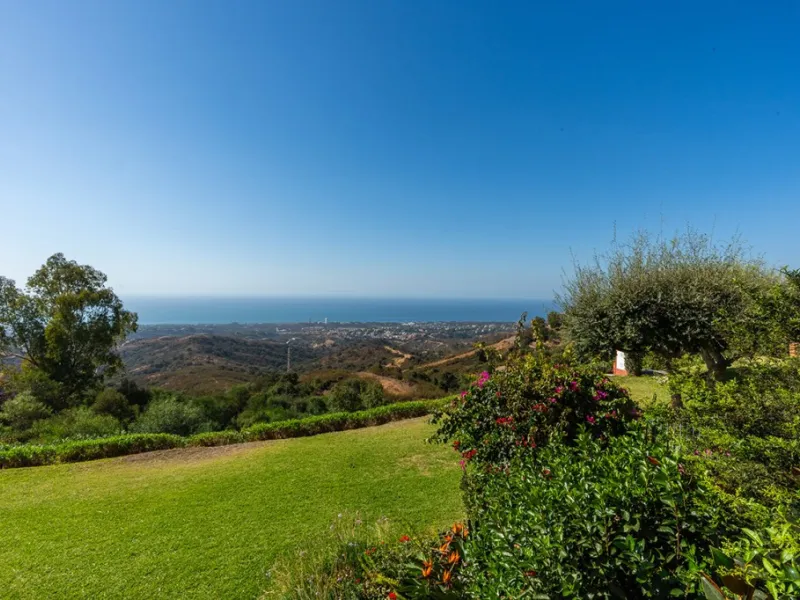 Apartment - Middle Floor Apartment в продаже в Marbella, Málaga. В доме 2 спален и 2 ванных комнат. Площадь дома 135 м²