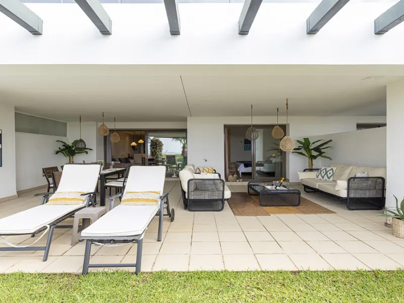 Diese elegante Erdgeschosswohnung liegt in der exklusiven Wohnanlage Terrazas de Cortesin, mitten im weltbekannten Finca Cortesin Golf Resort in Casares. Bekannt für seinen Meisterschaftsgolfplatz (Austragungsort des Solheim Cups 2023)